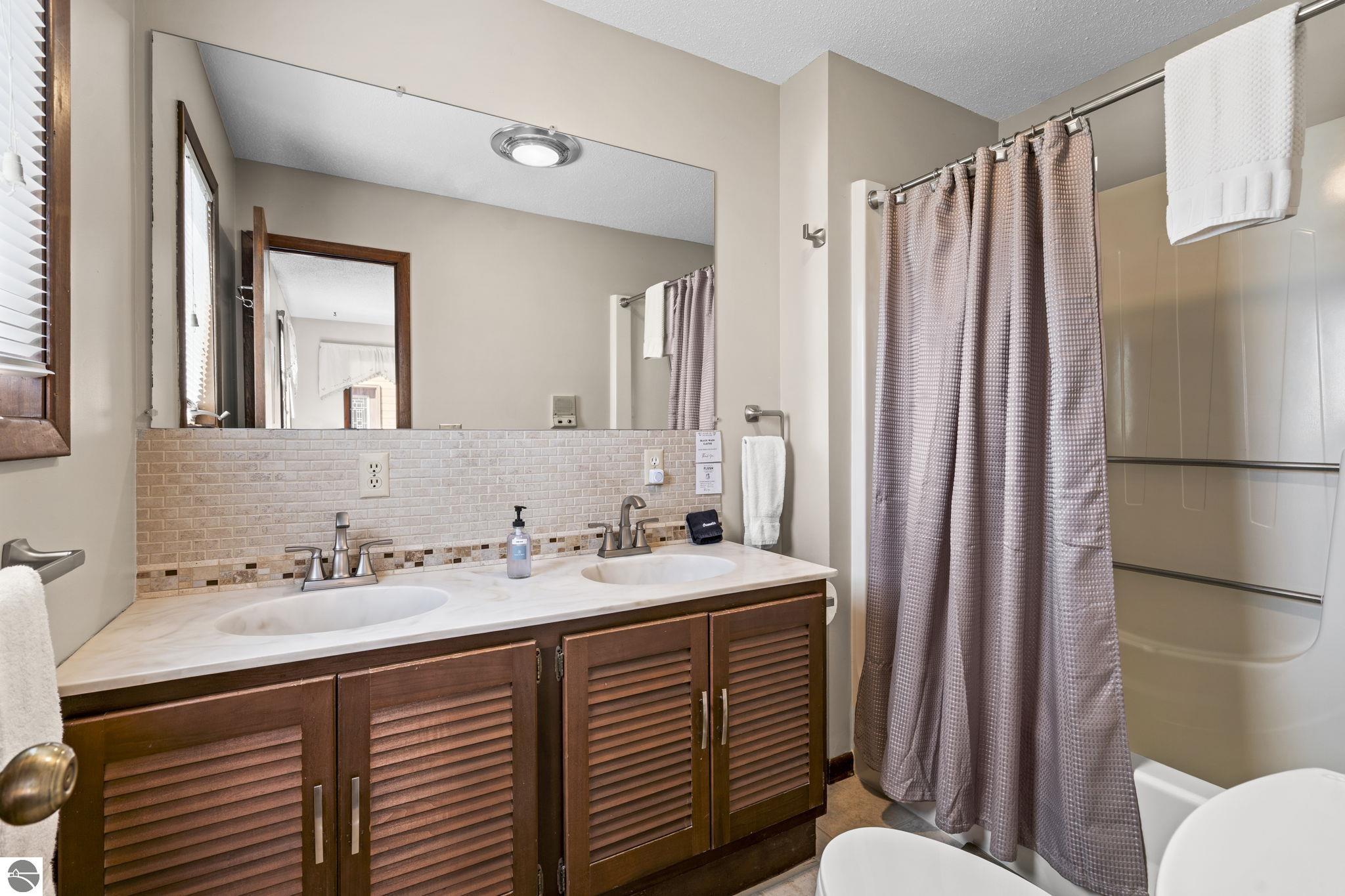 4692 E Duck Lake Road