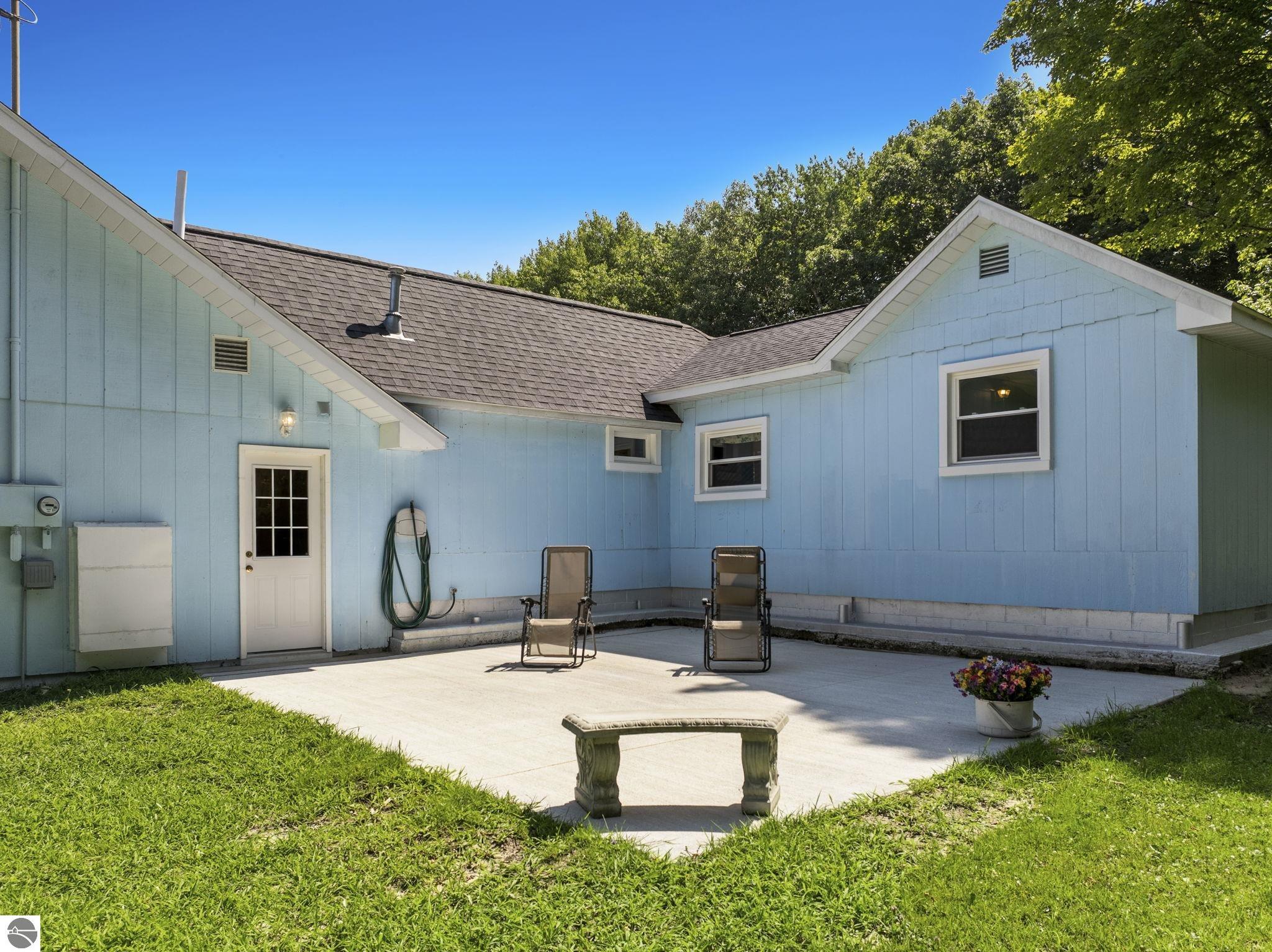 9705 E Carter