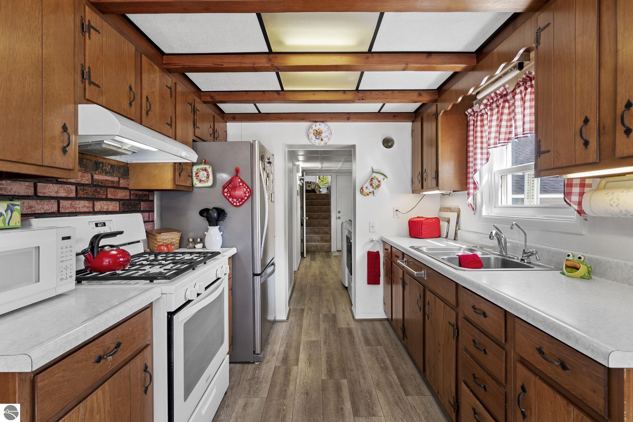 9705 E Carter