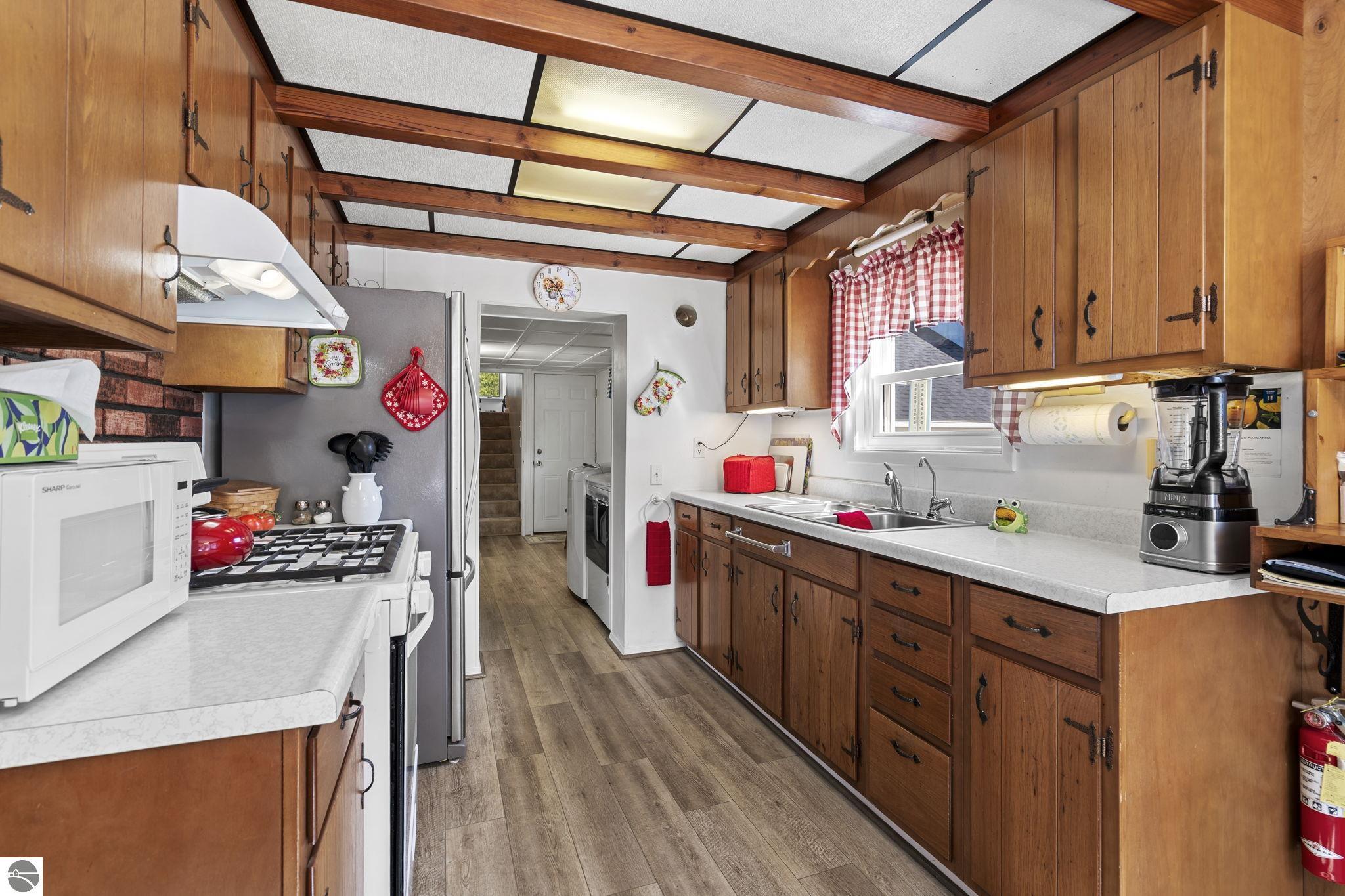 9705 E Carter