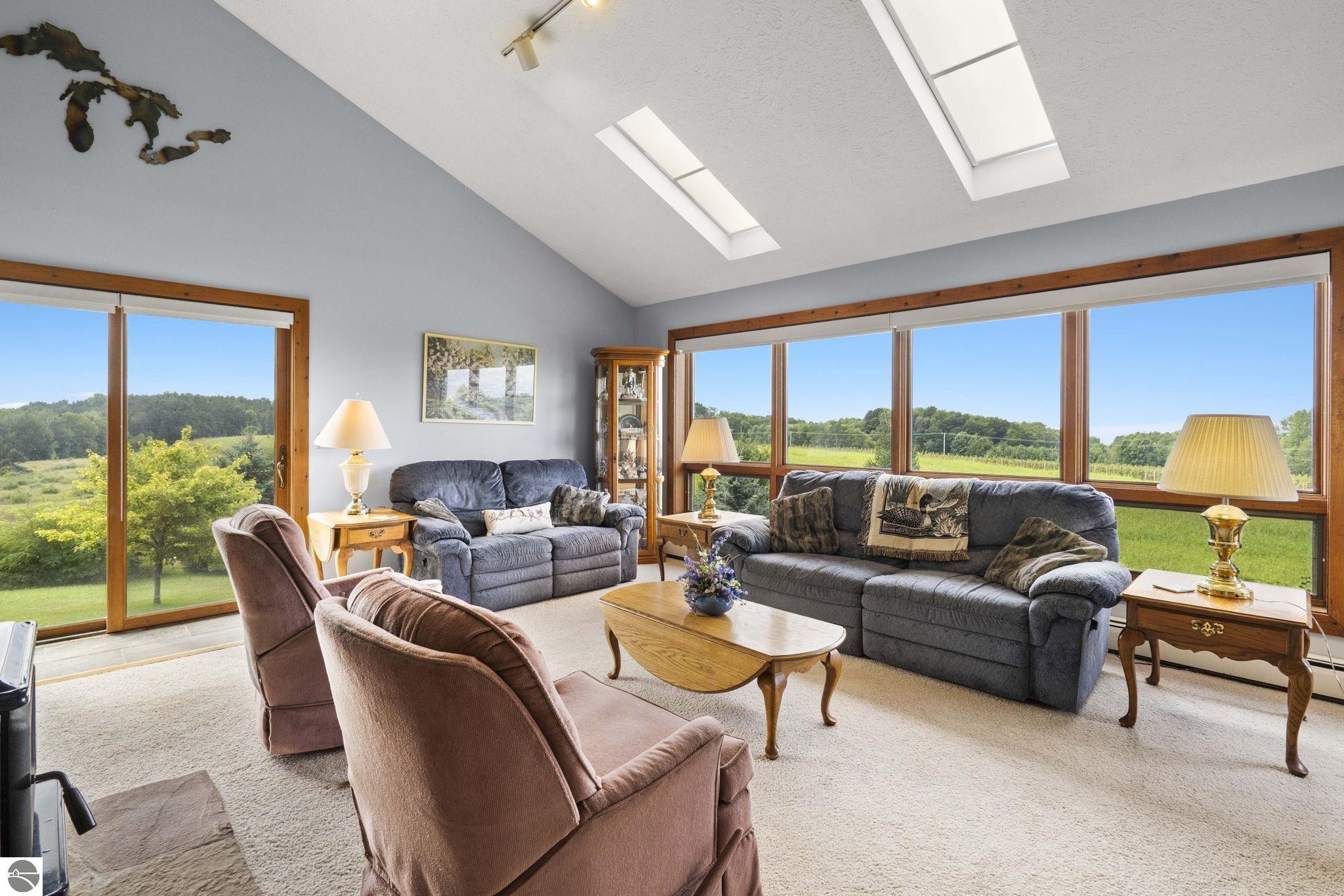 6420 N Manitou Trail