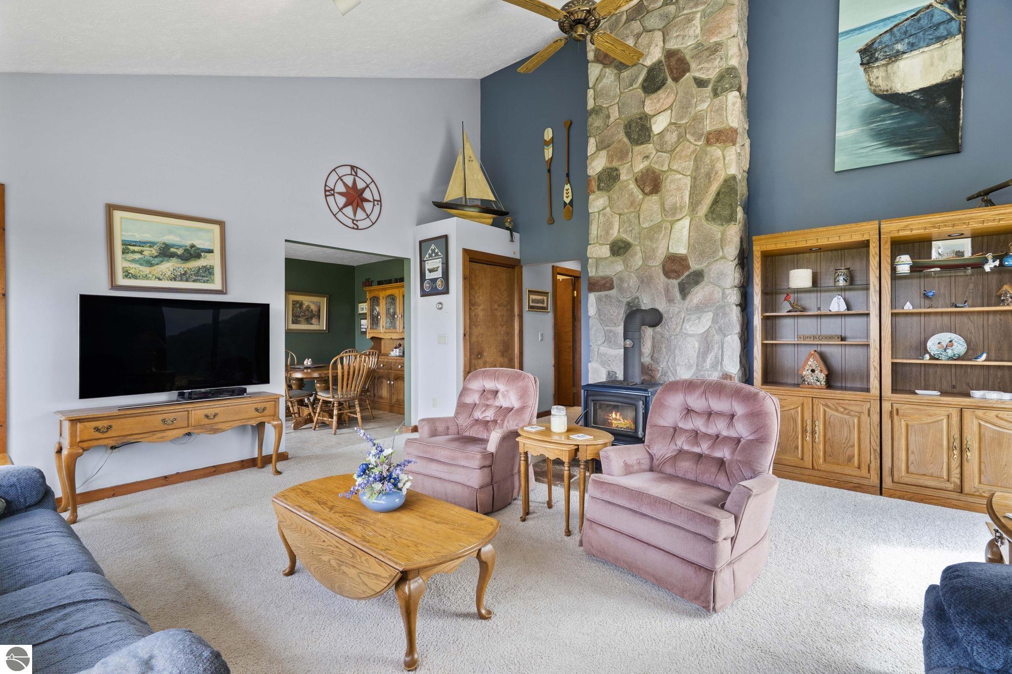 6420 N Manitou Trail