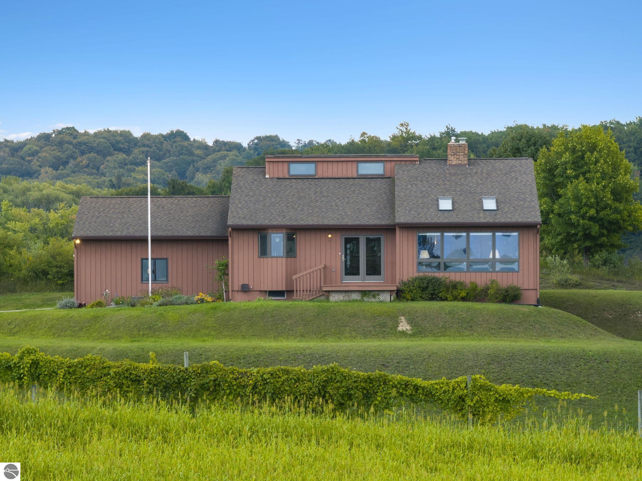 6420 N Manitou Trail