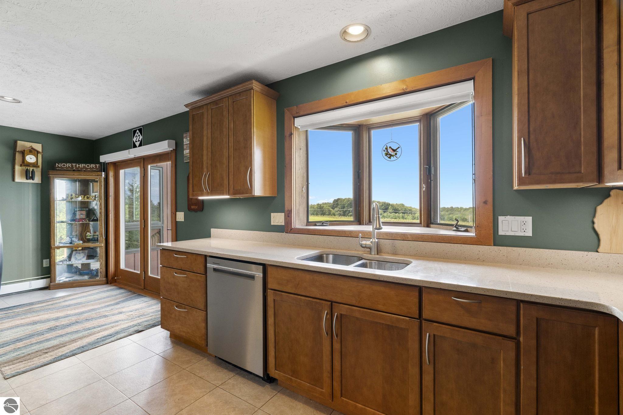 6420 N Manitou Trail