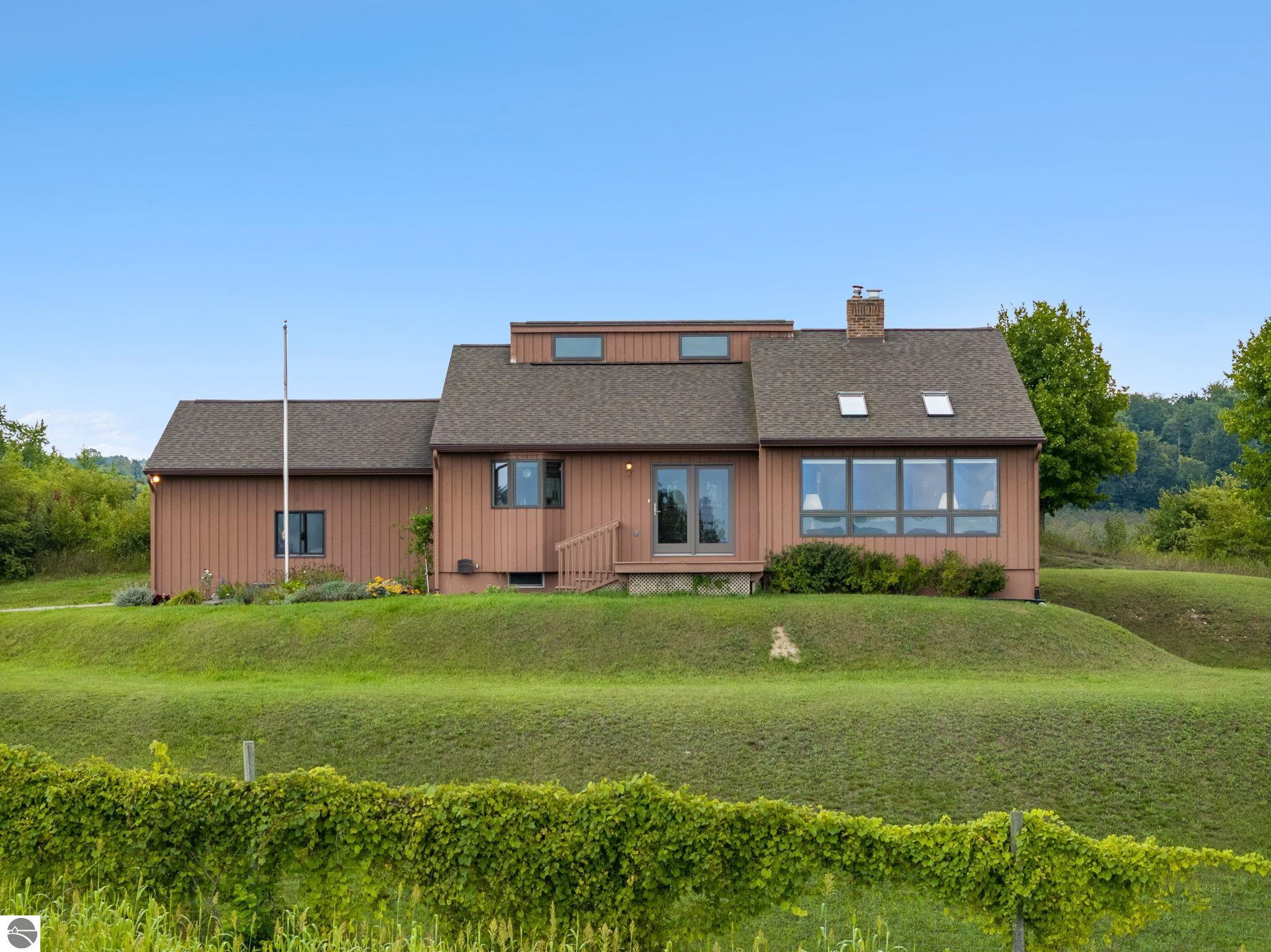 6420 N Manitou Trail