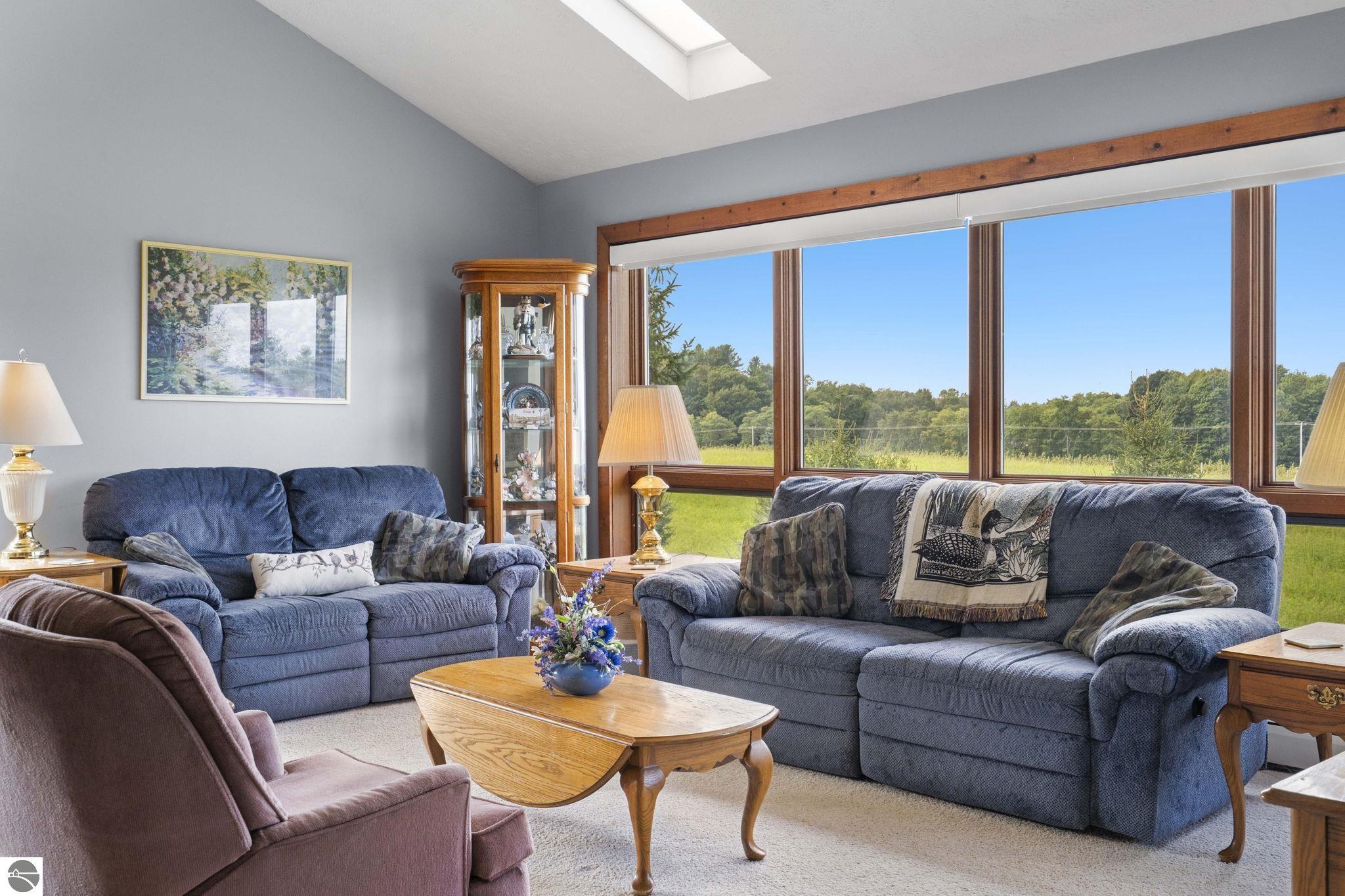 6420 N Manitou Trail