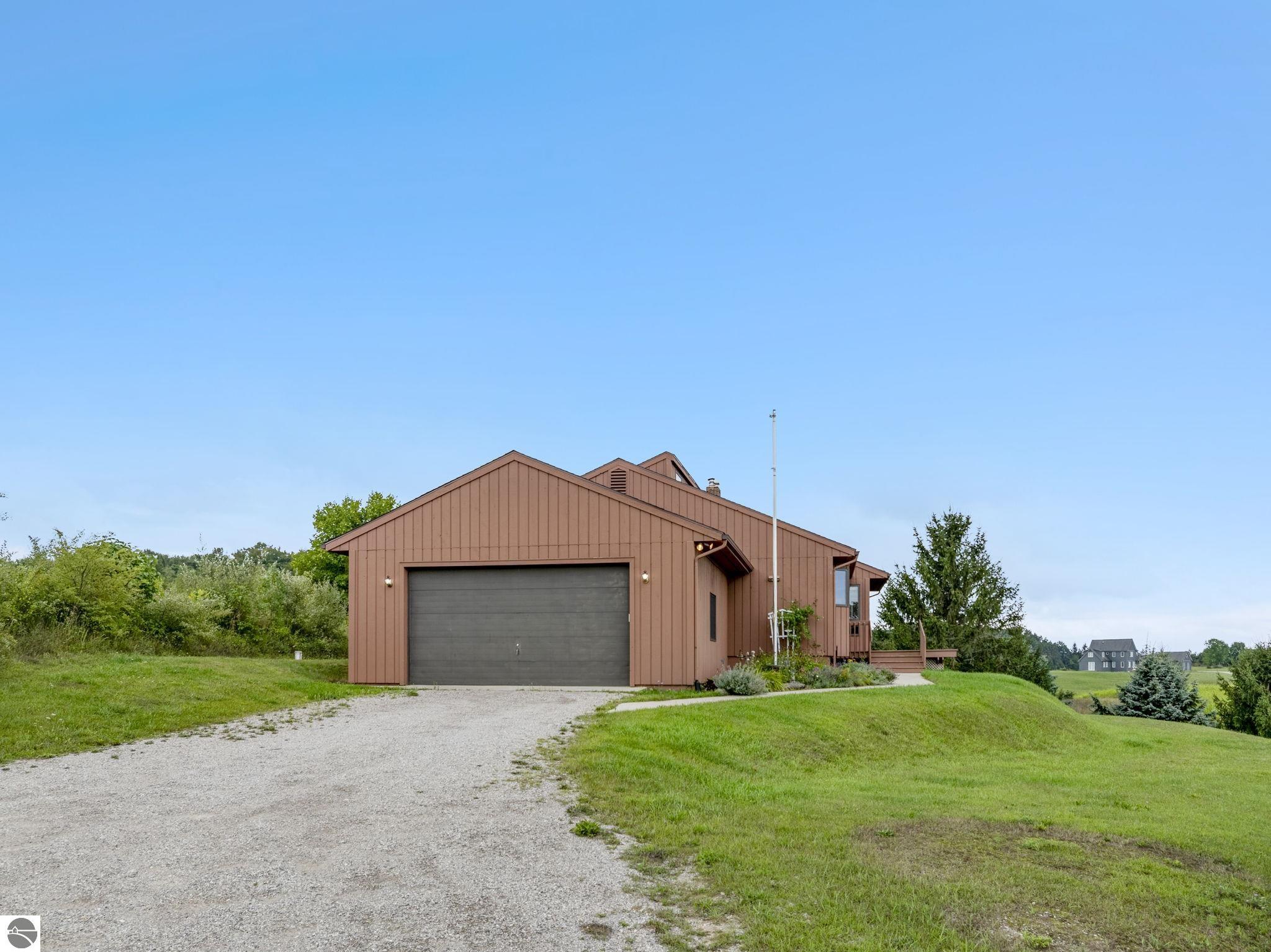 6420 N Manitou Trail