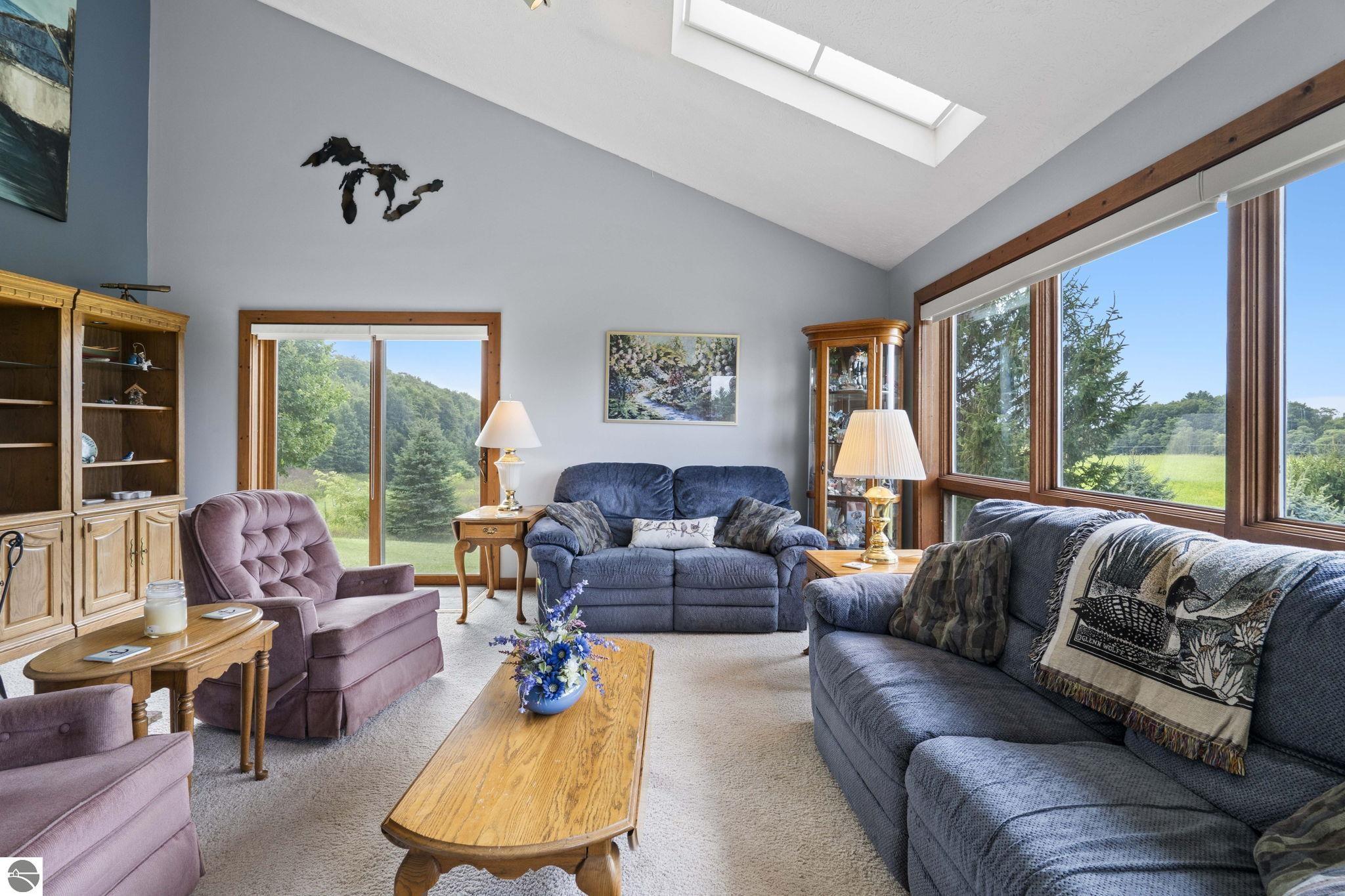 6420 N Manitou Trail