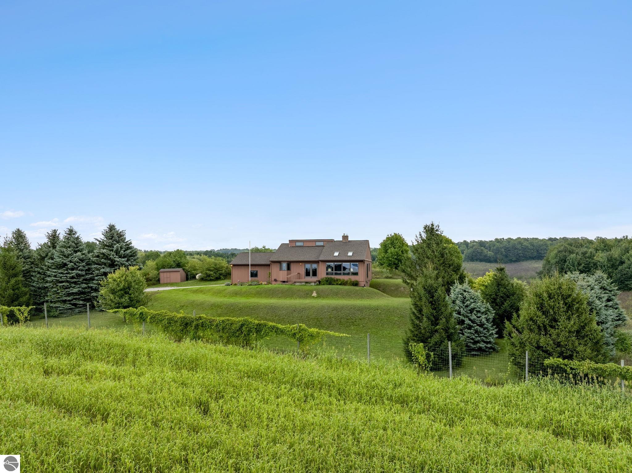 6420 N Manitou Trail