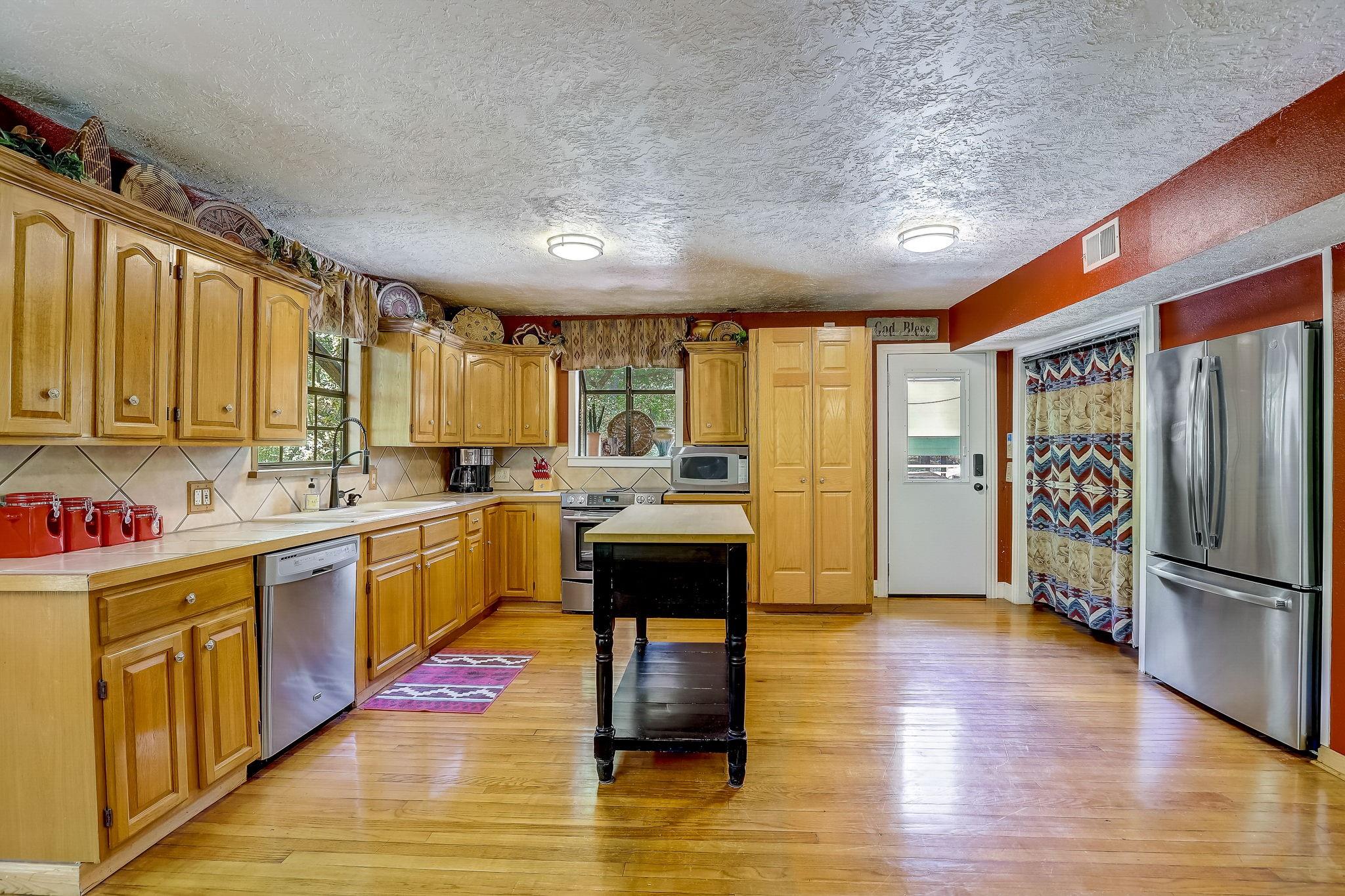 1806 Ponderosa Drive