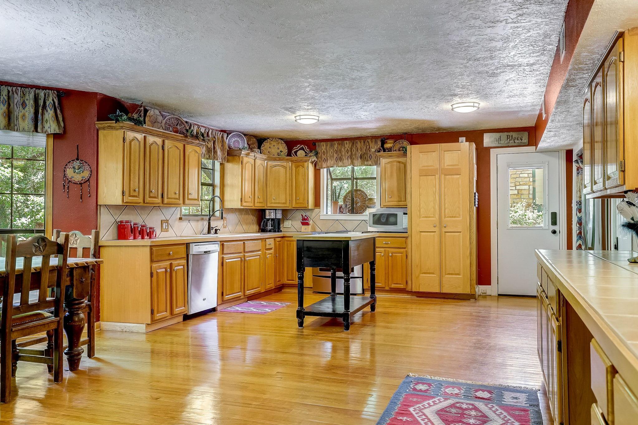 1806 Ponderosa Drive