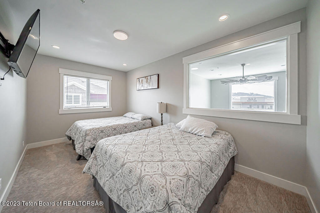 101 CREEKSIDE Lane