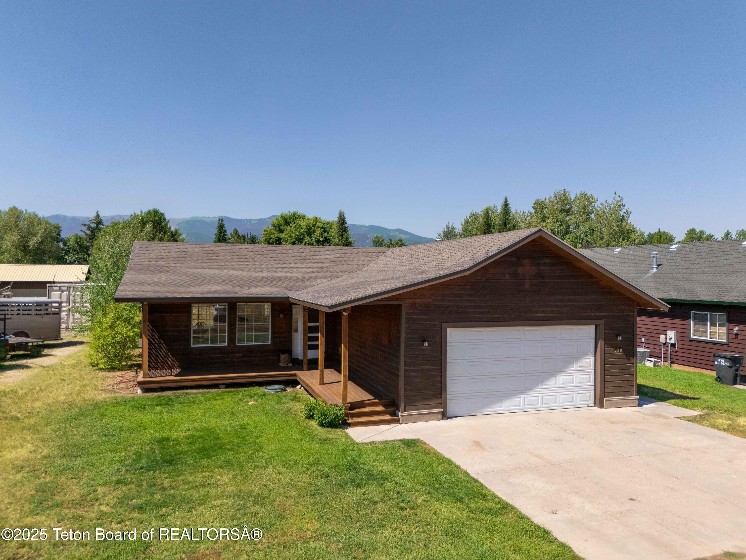 580 EAST COTTAGE Lane