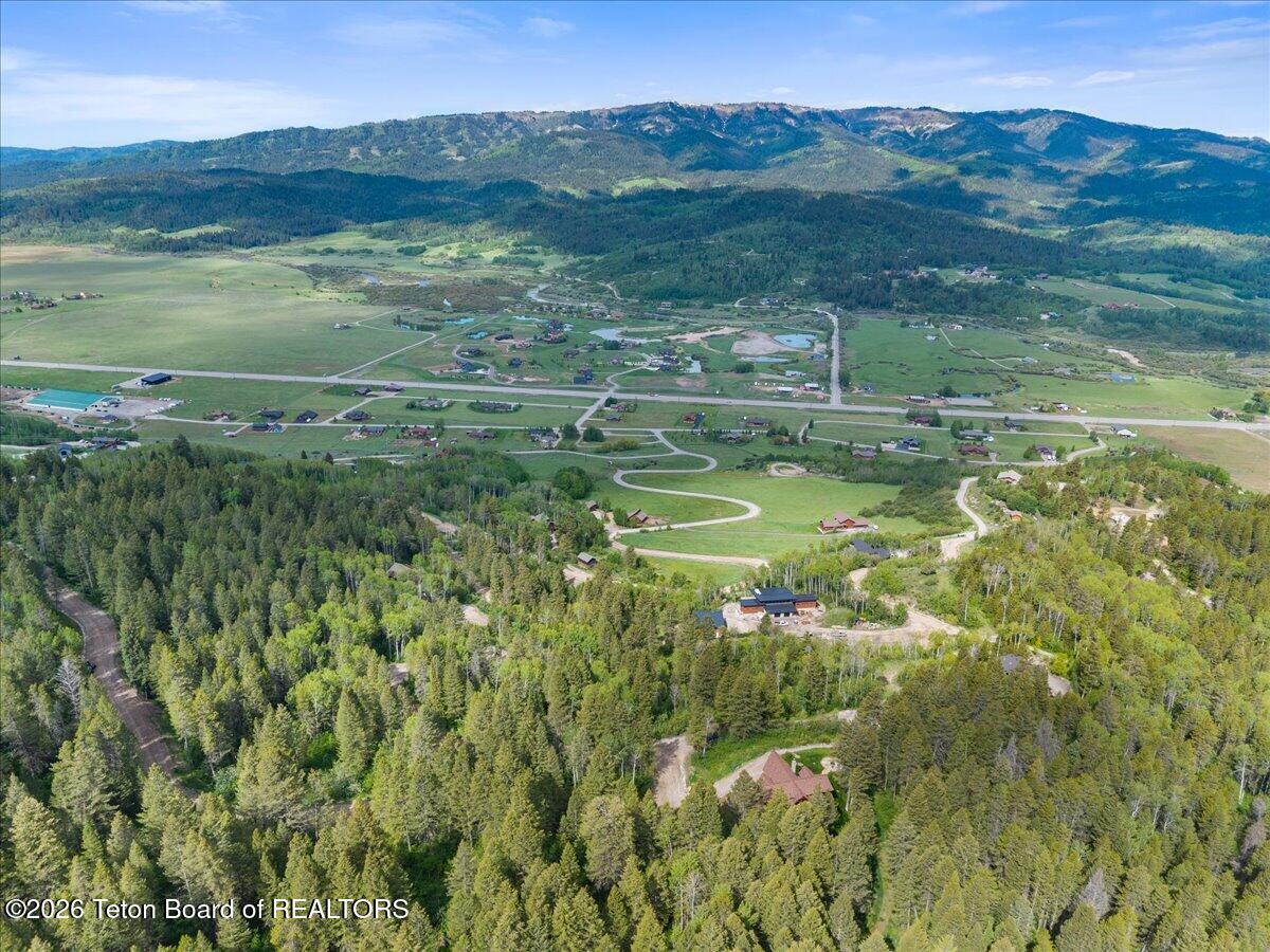 1558 TRAIL RIDGE Road