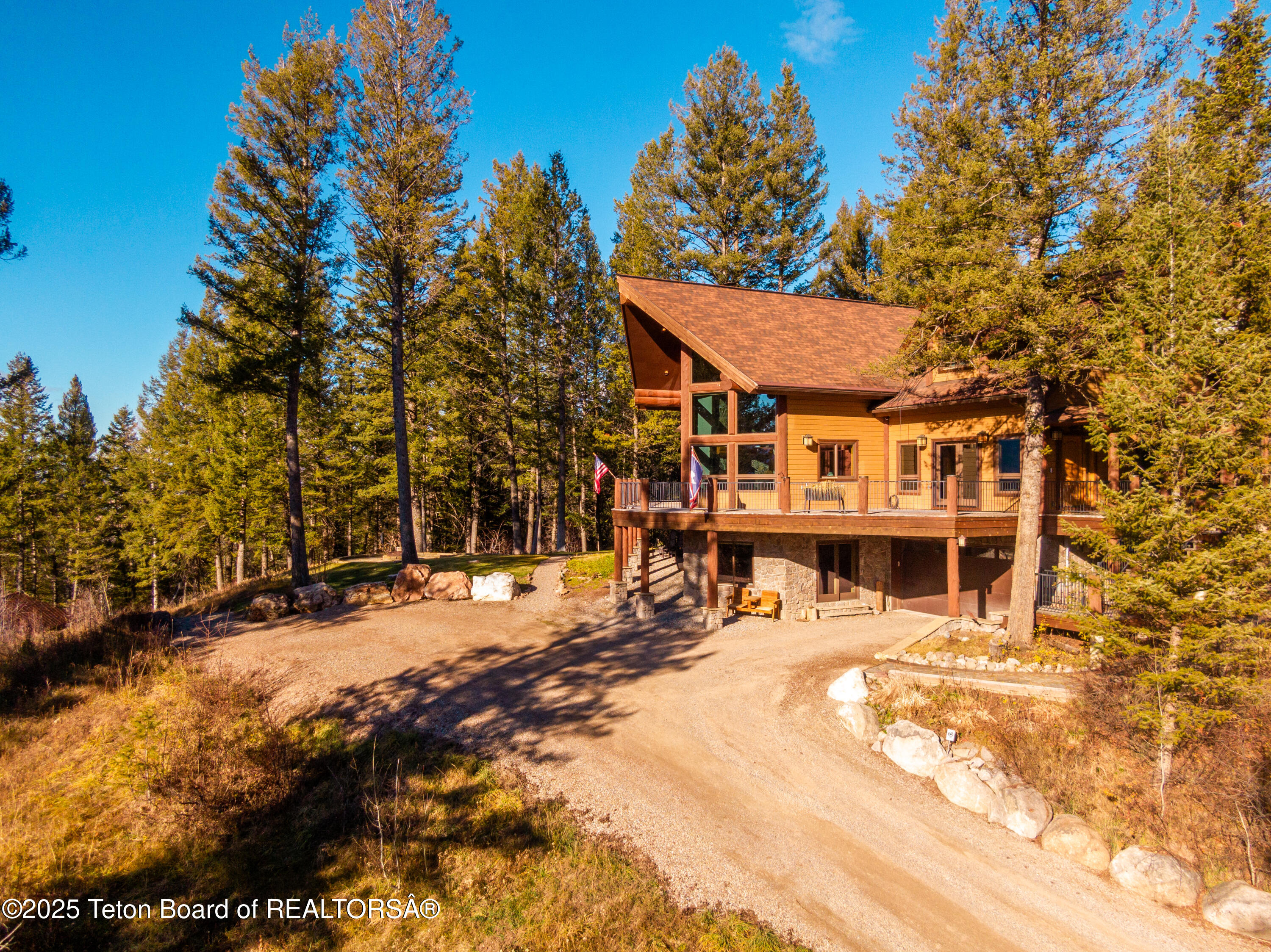 1558 TRAIL RIDGE Road