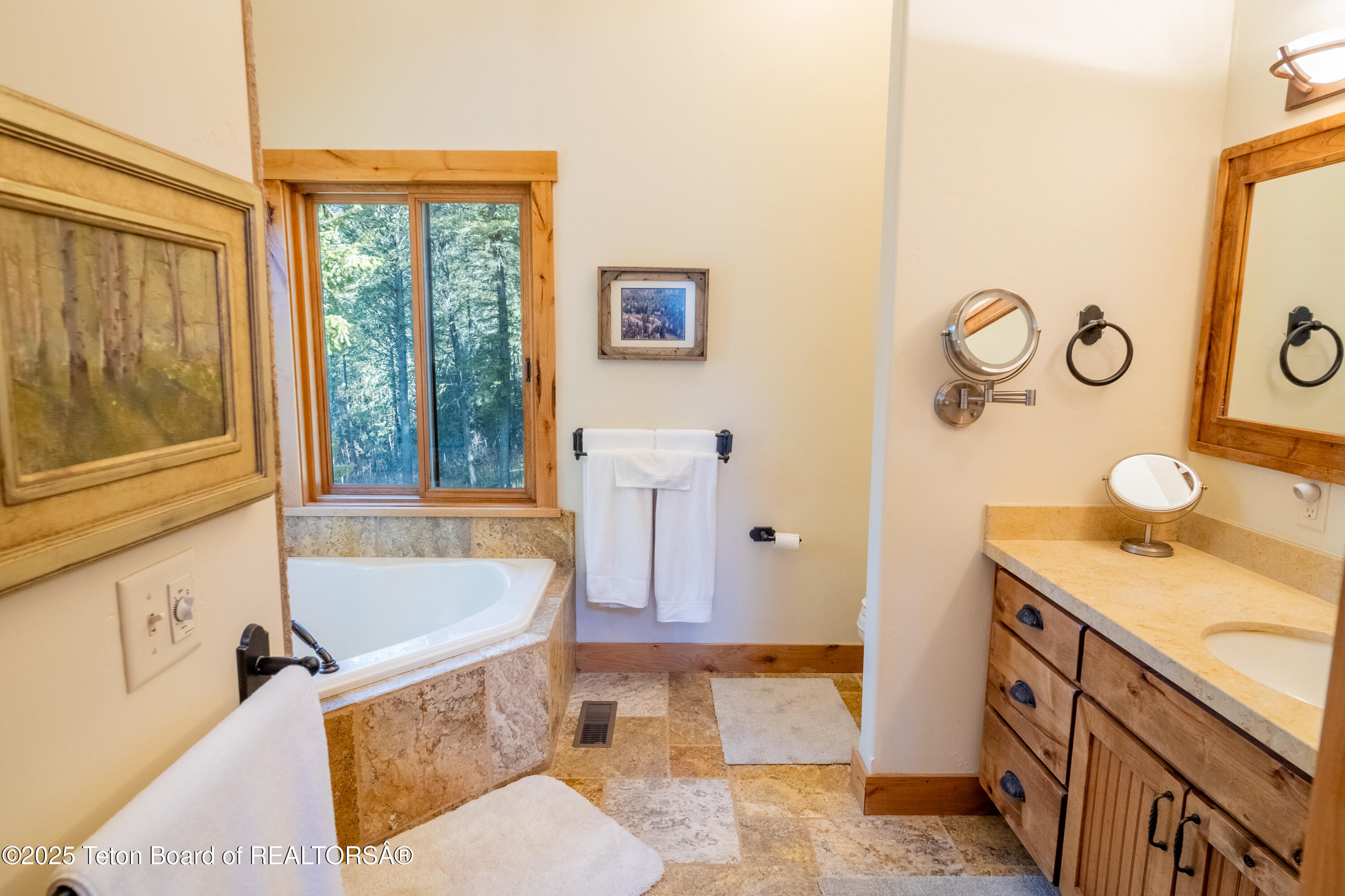 1558 TRAIL RIDGE Road