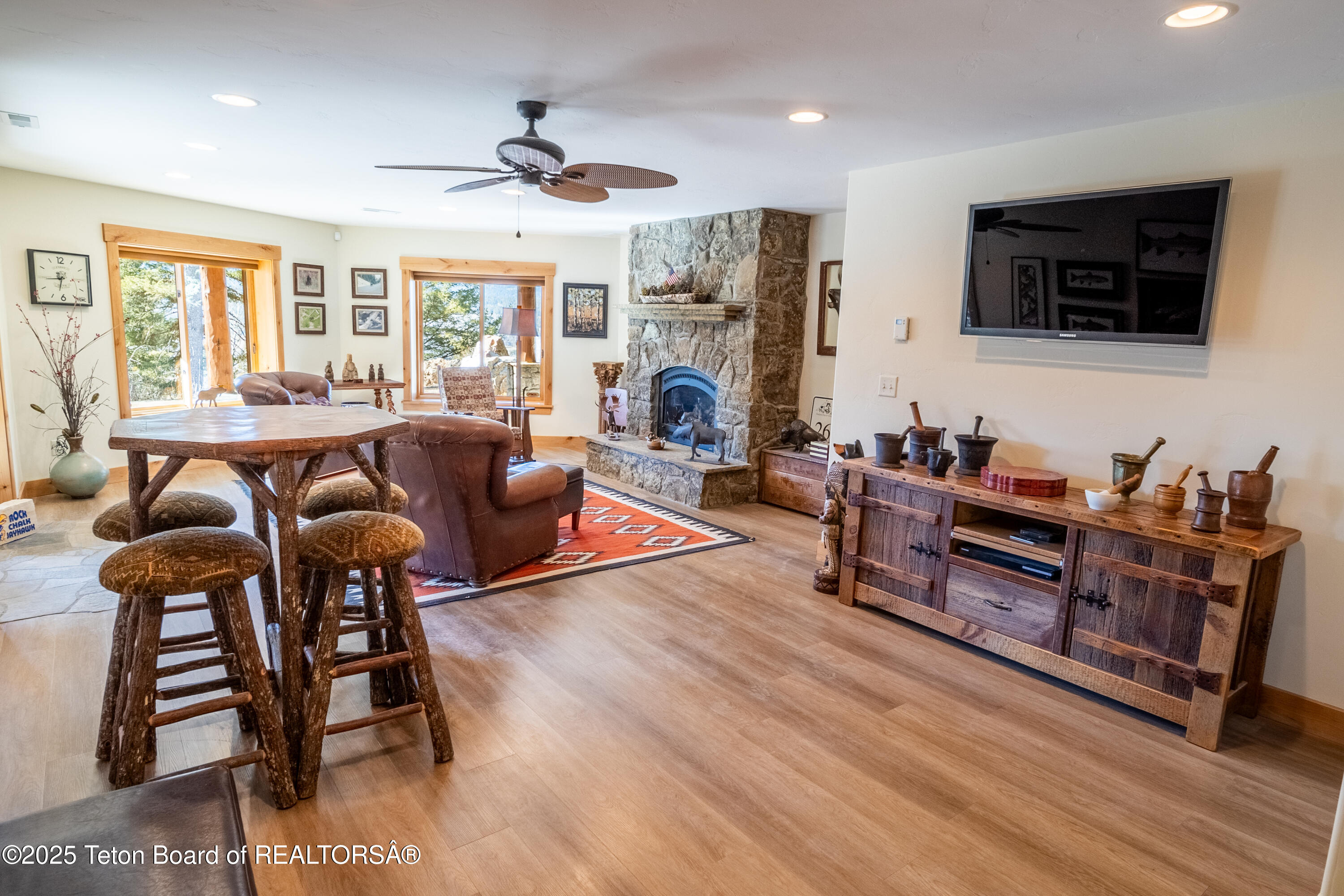 1558 TRAIL RIDGE Road