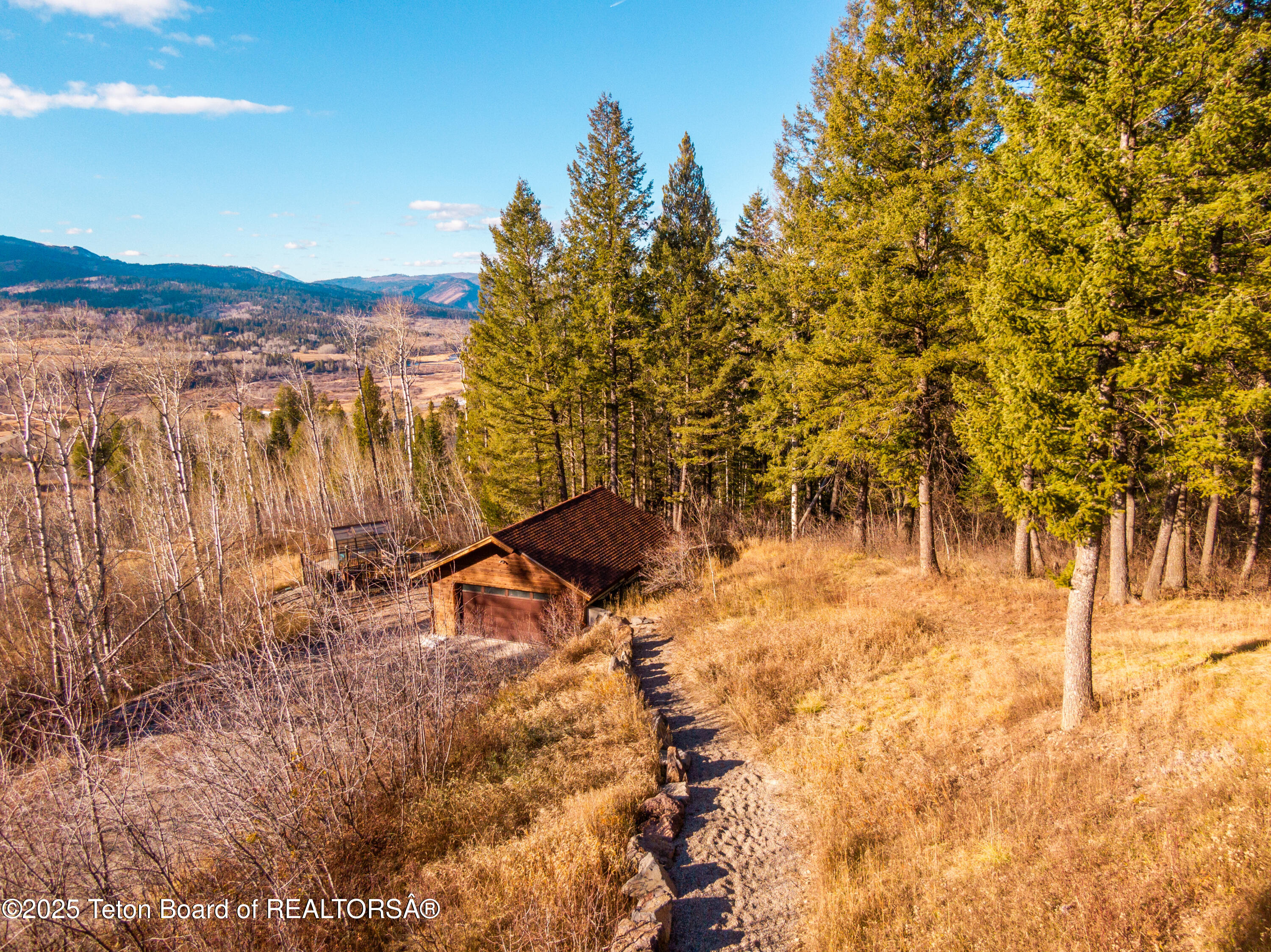 1558 TRAIL RIDGE Road