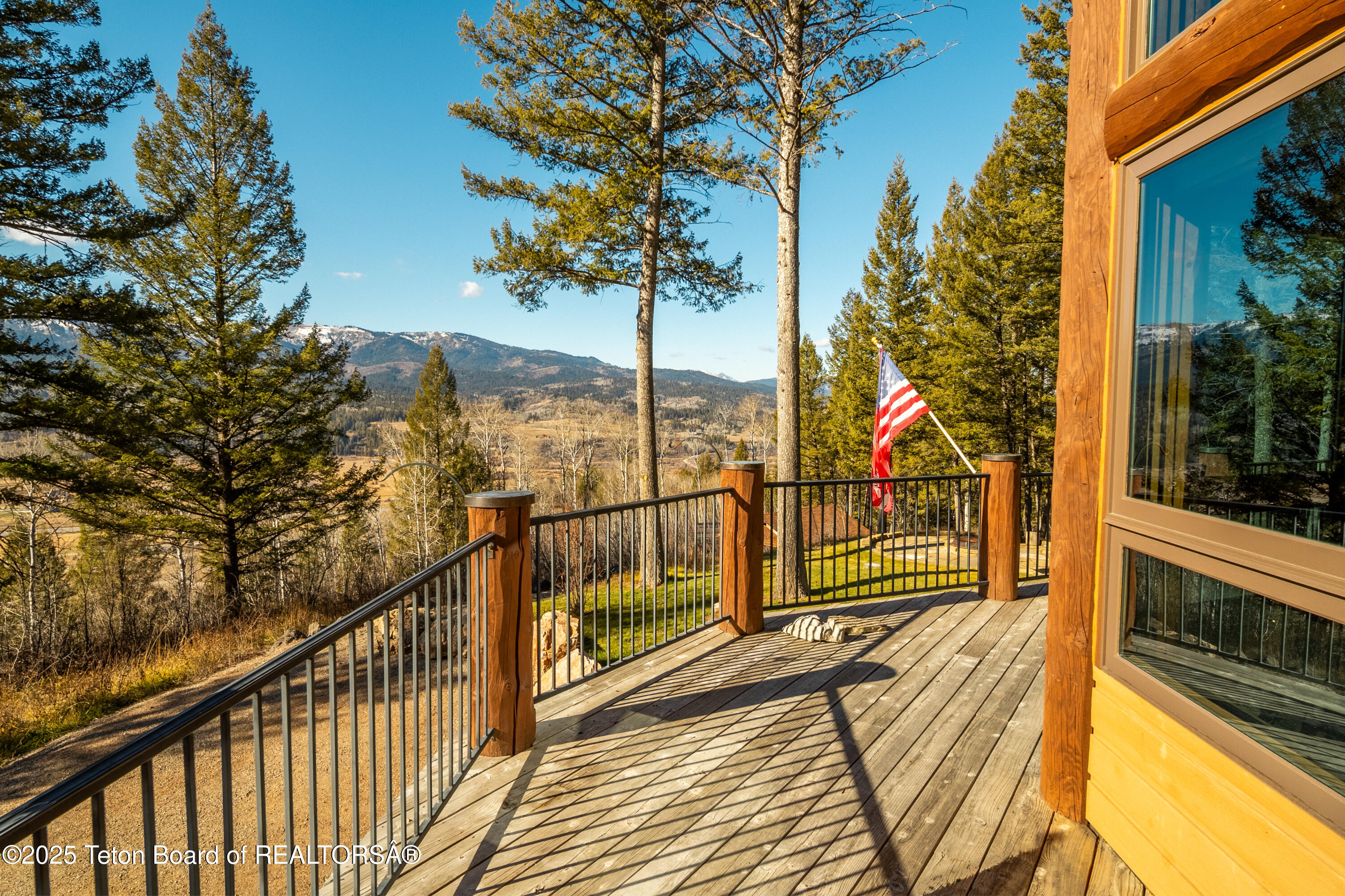 1558 TRAIL RIDGE Road