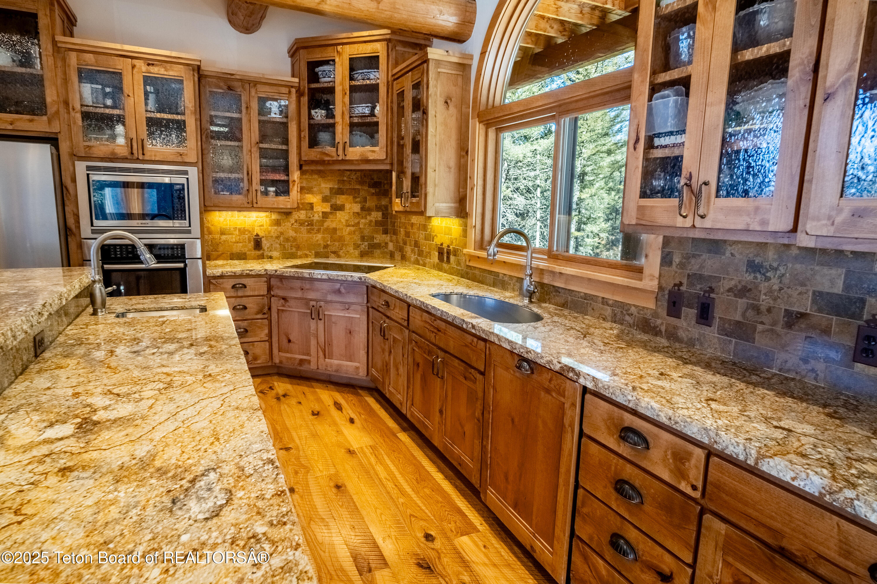 1558 TRAIL RIDGE Road