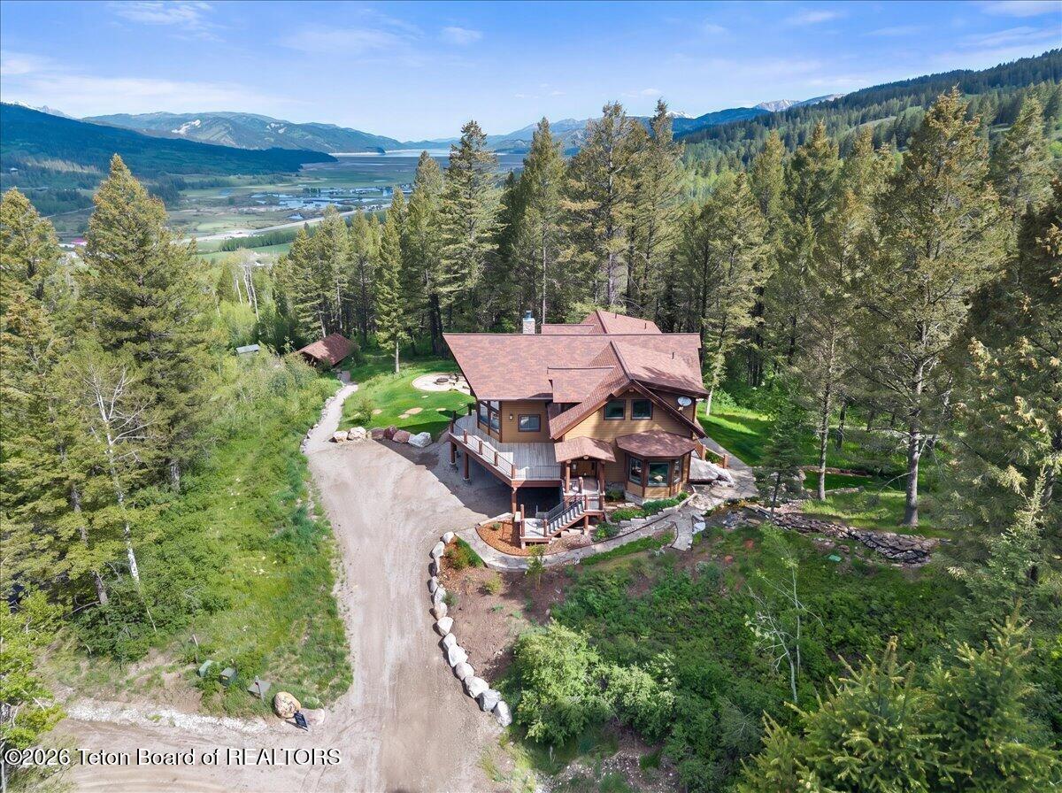 1558 TRAIL RIDGE Road
