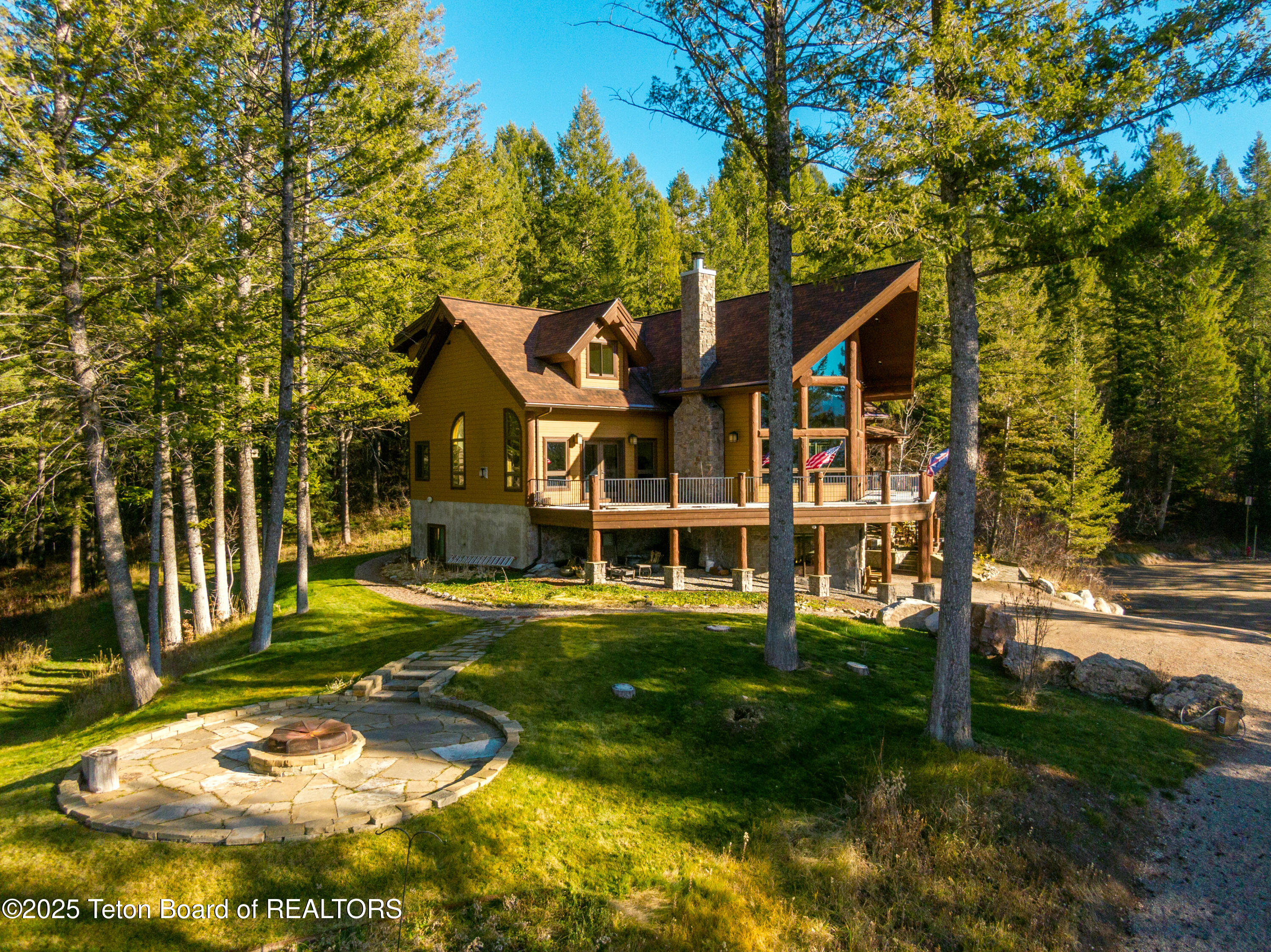 1558 TRAIL RIDGE Road