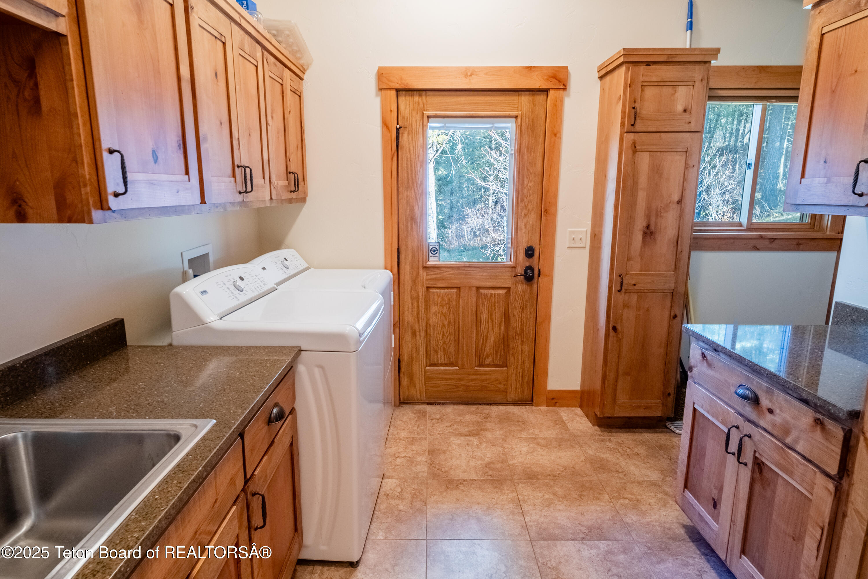 1558 TRAIL RIDGE Road
