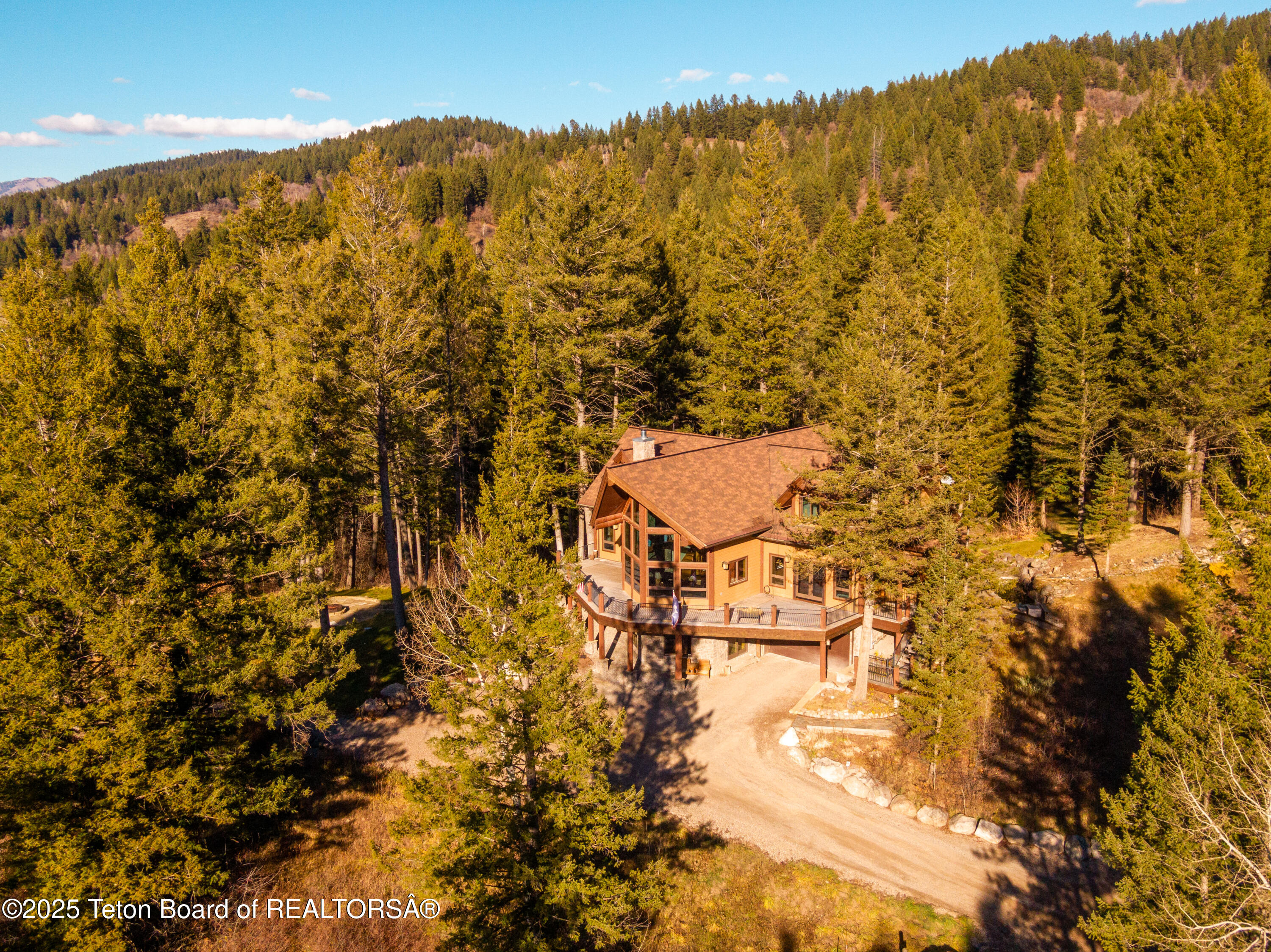 1558 TRAIL RIDGE Road