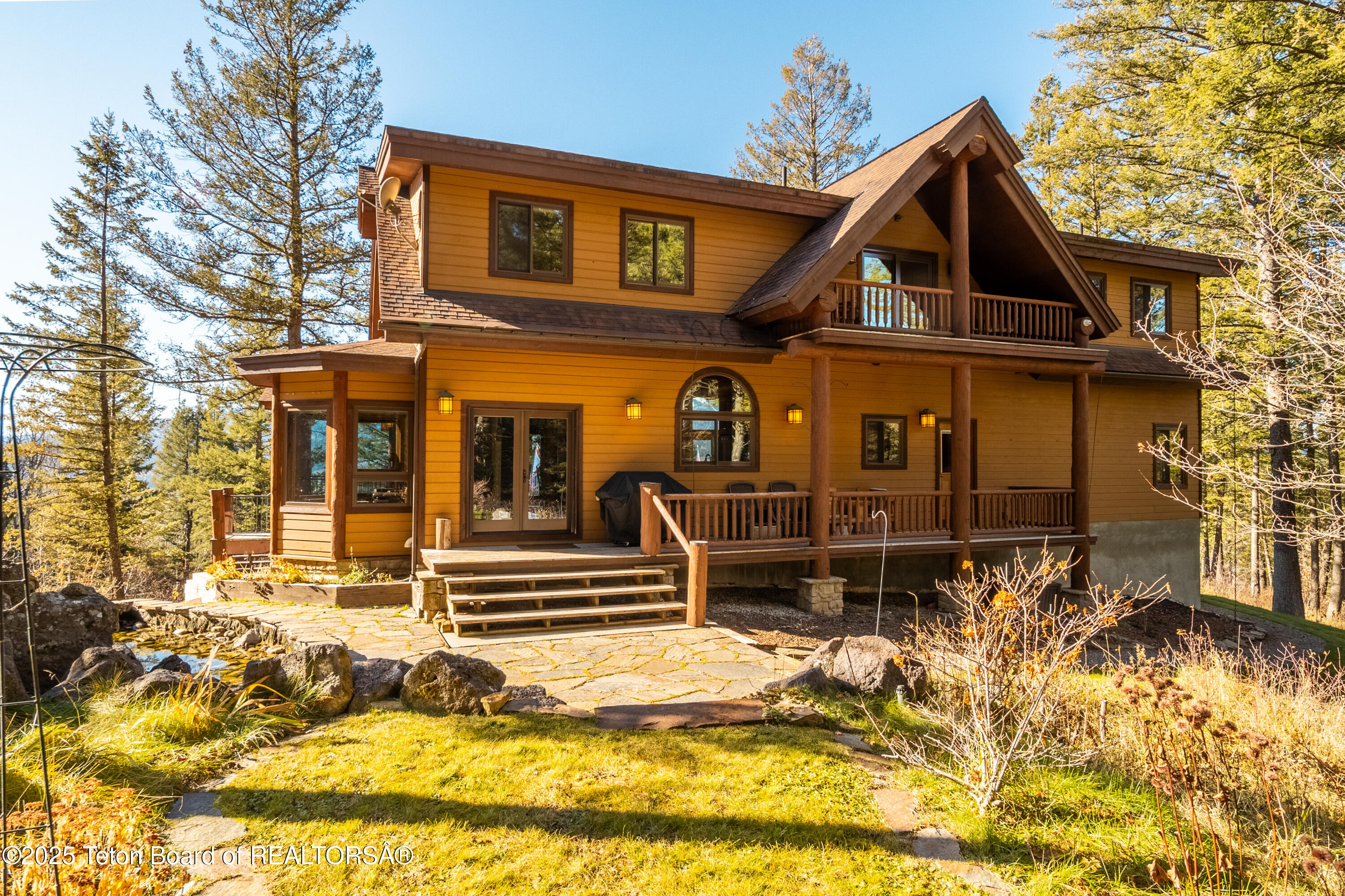 1558 TRAIL RIDGE Road