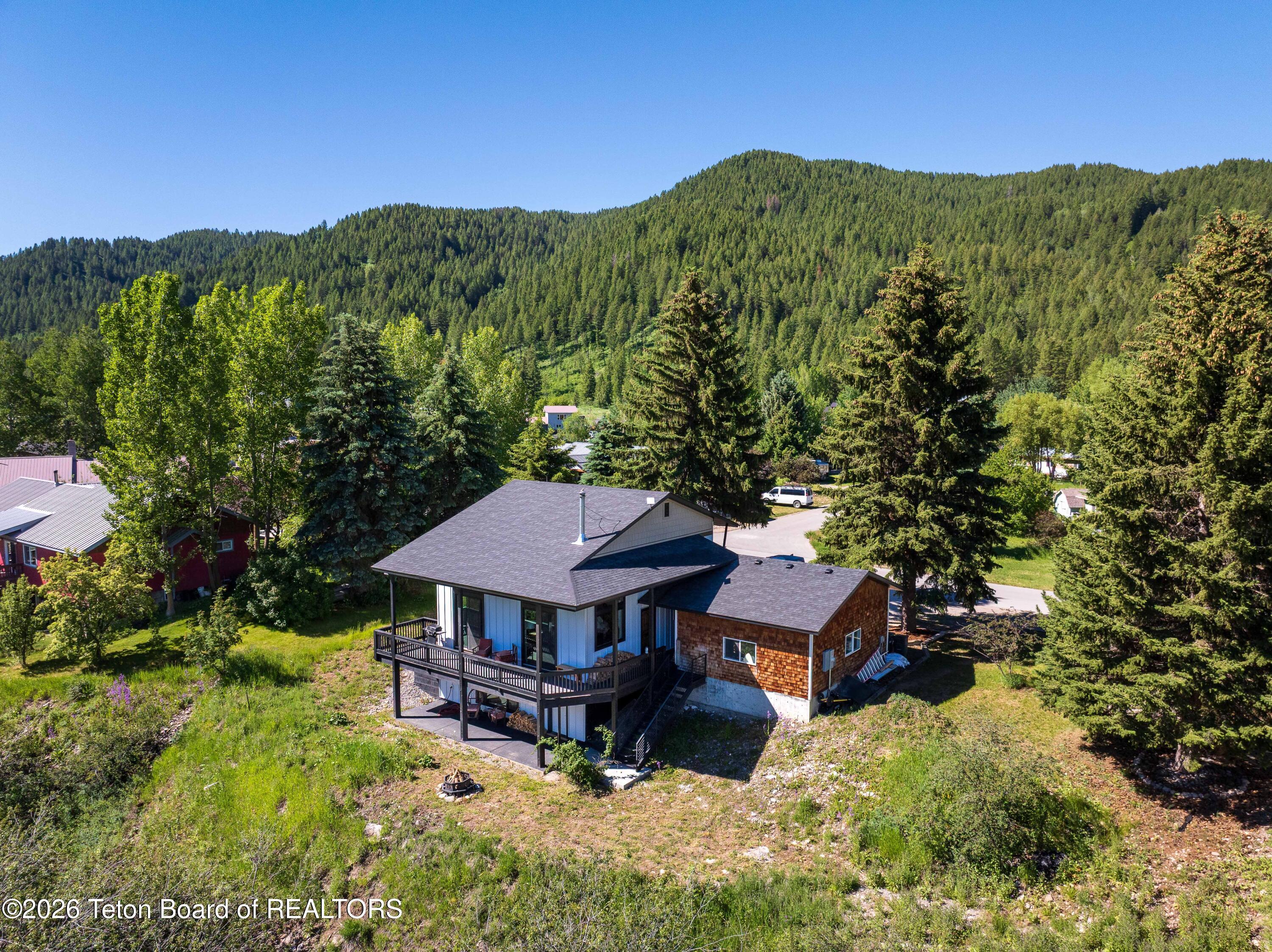 428 MEADOWS Drive