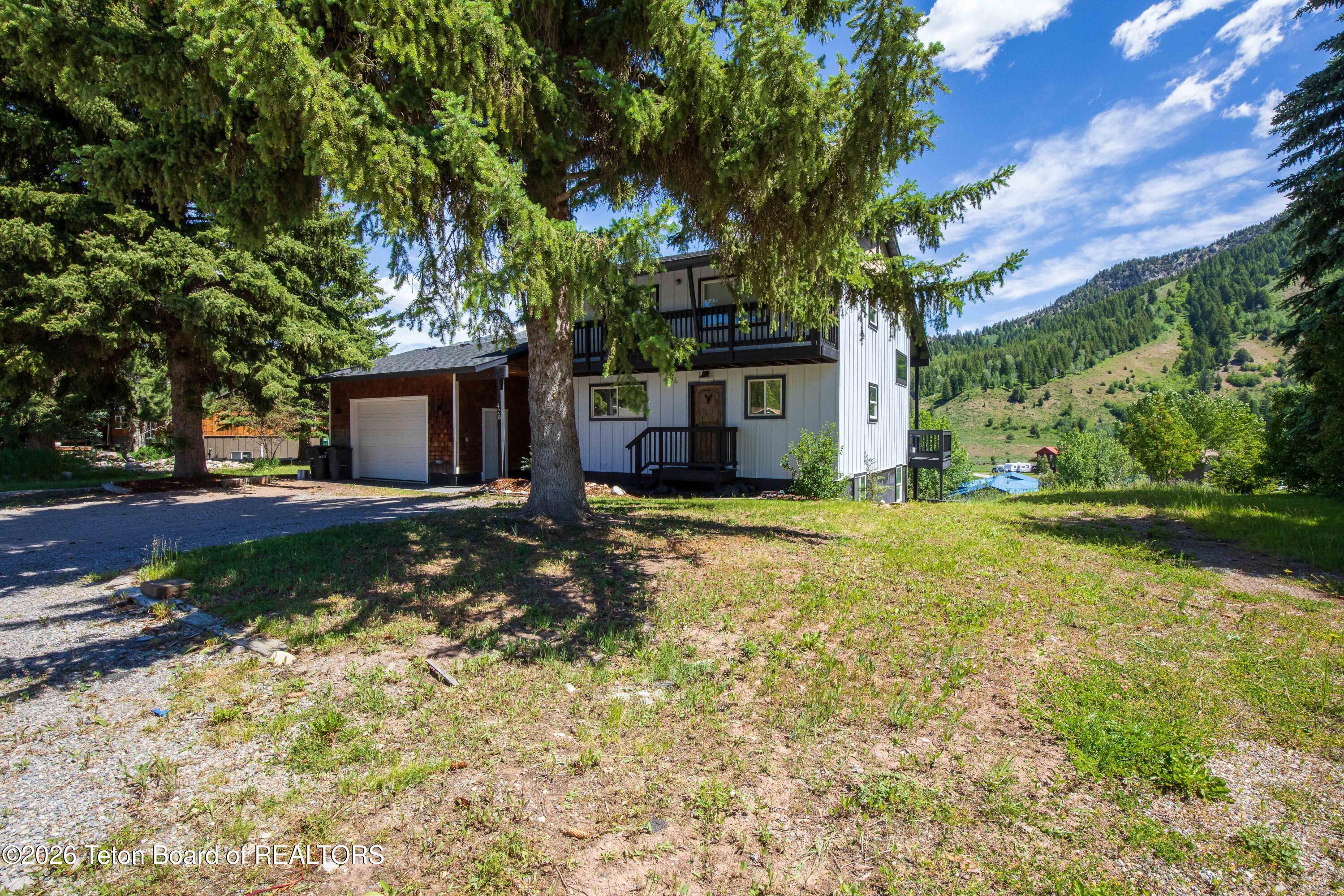 428 MEADOWS Drive