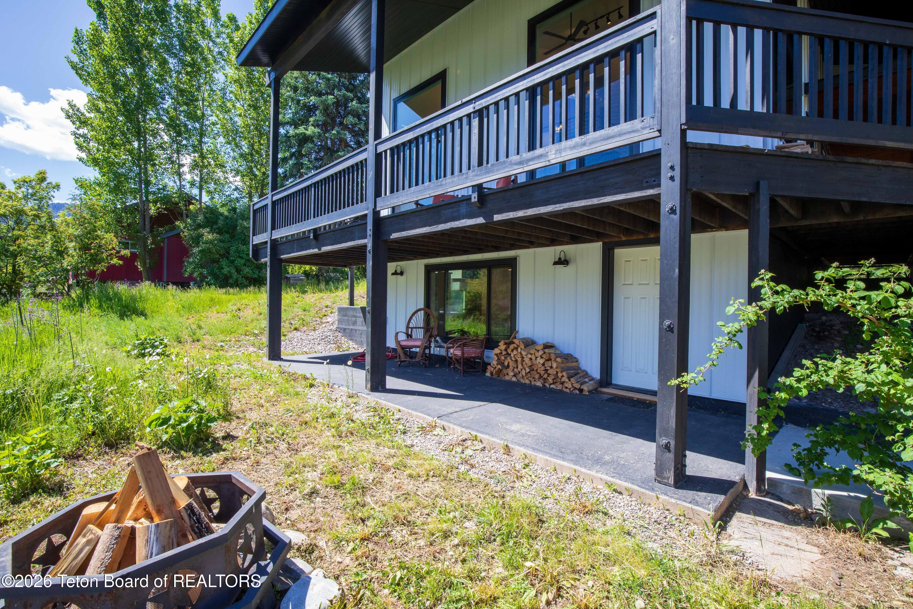 428 MEADOWS Drive