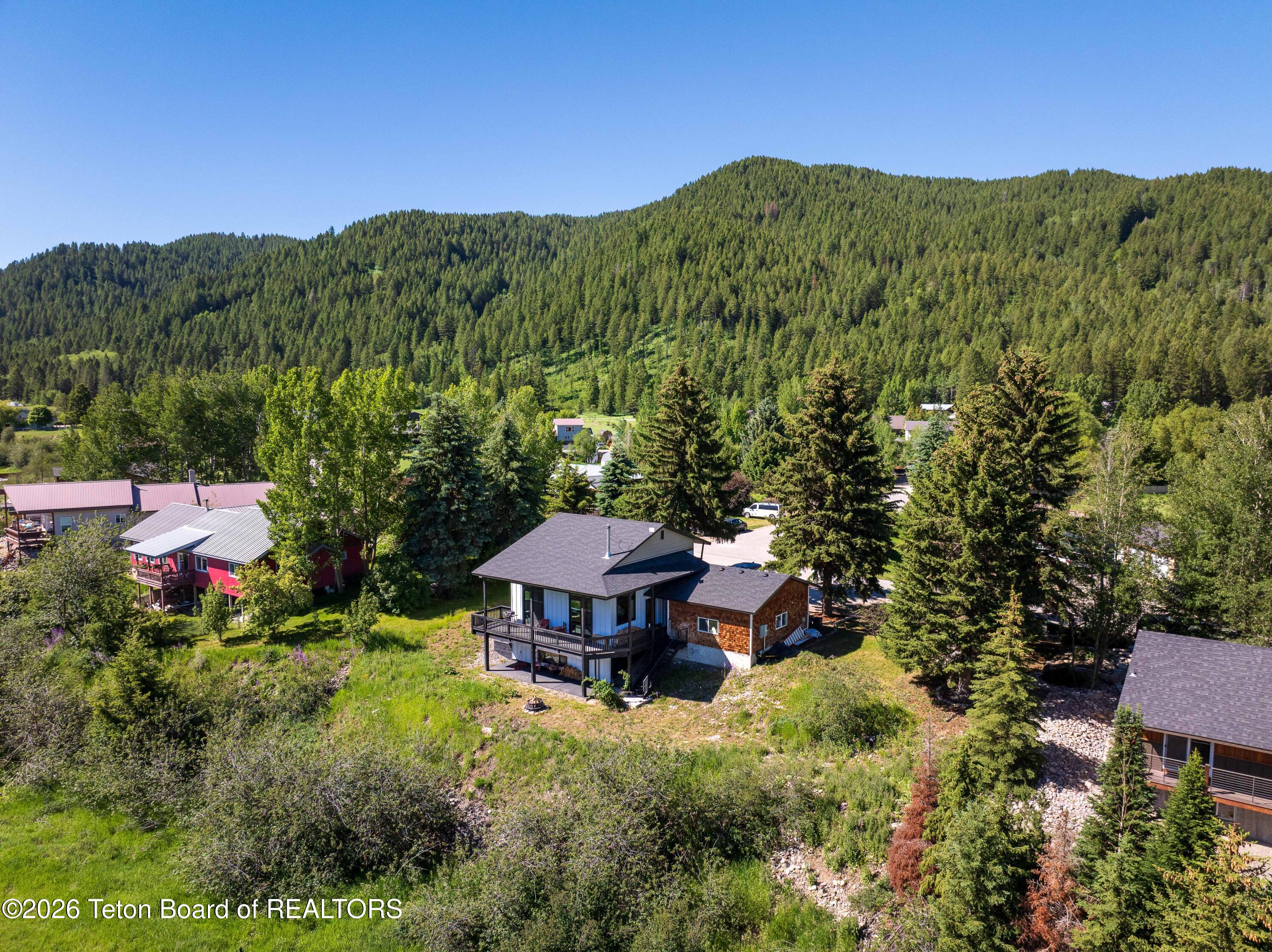 428 MEADOWS Drive