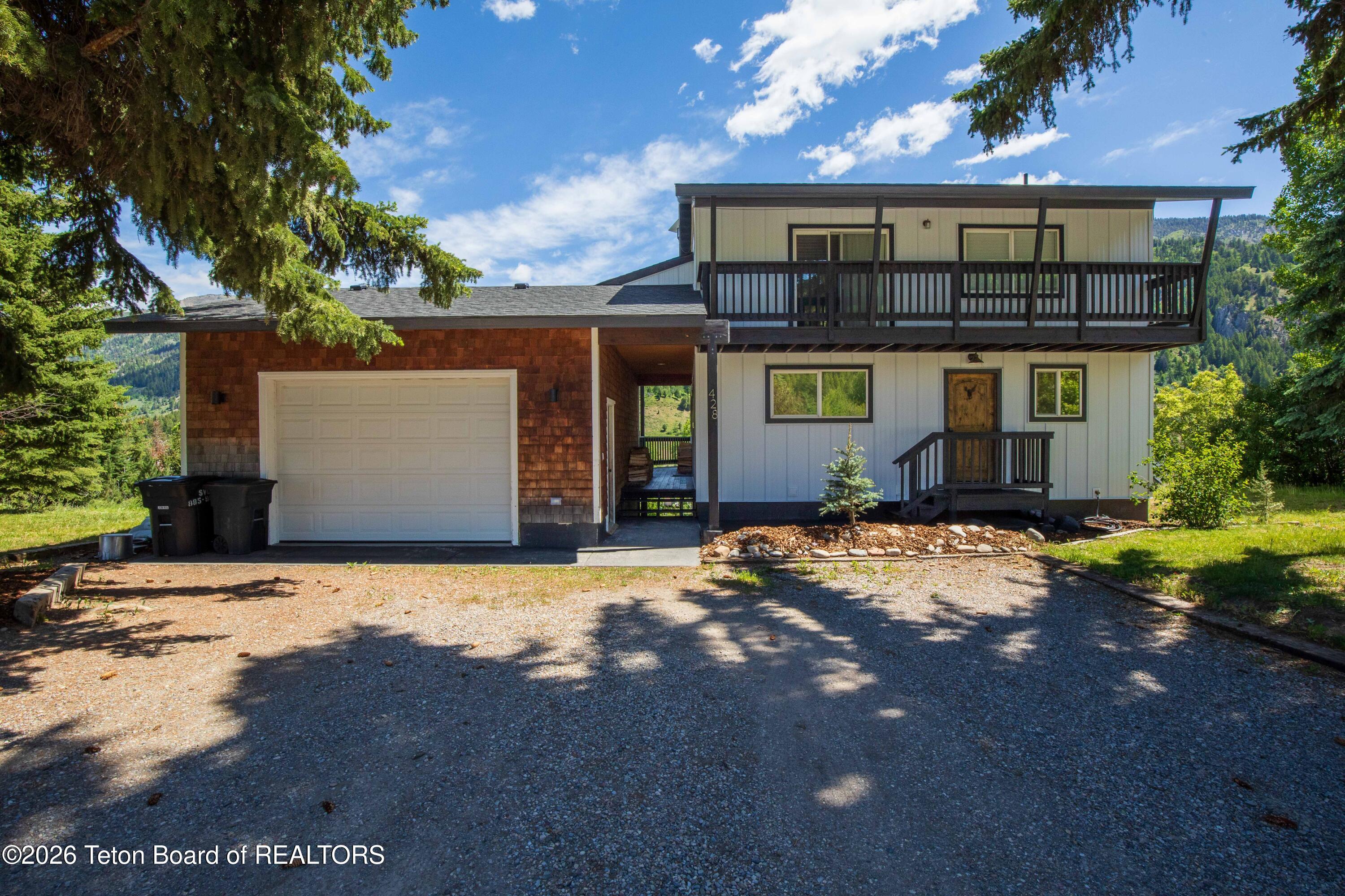 428 MEADOWS Drive