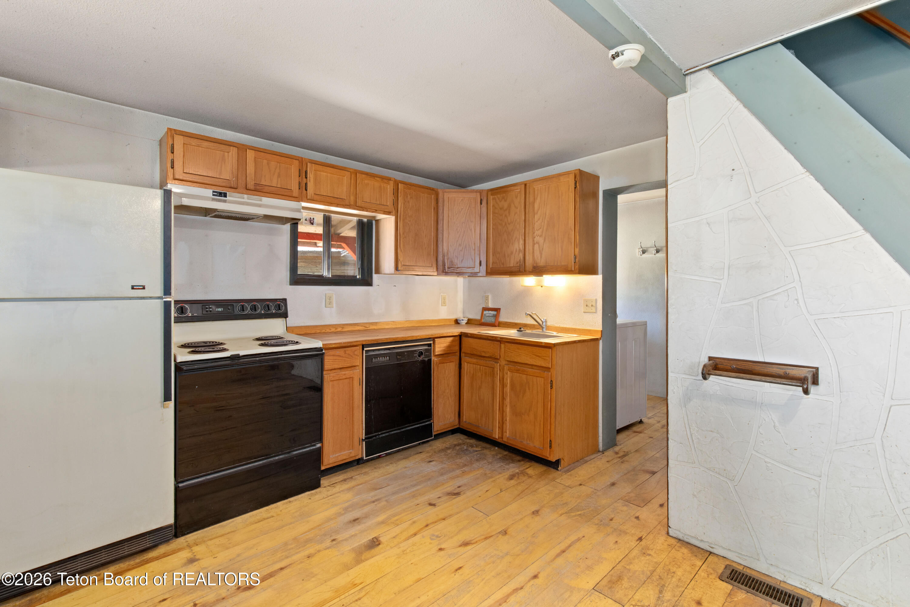545 E COTTAGE Lane