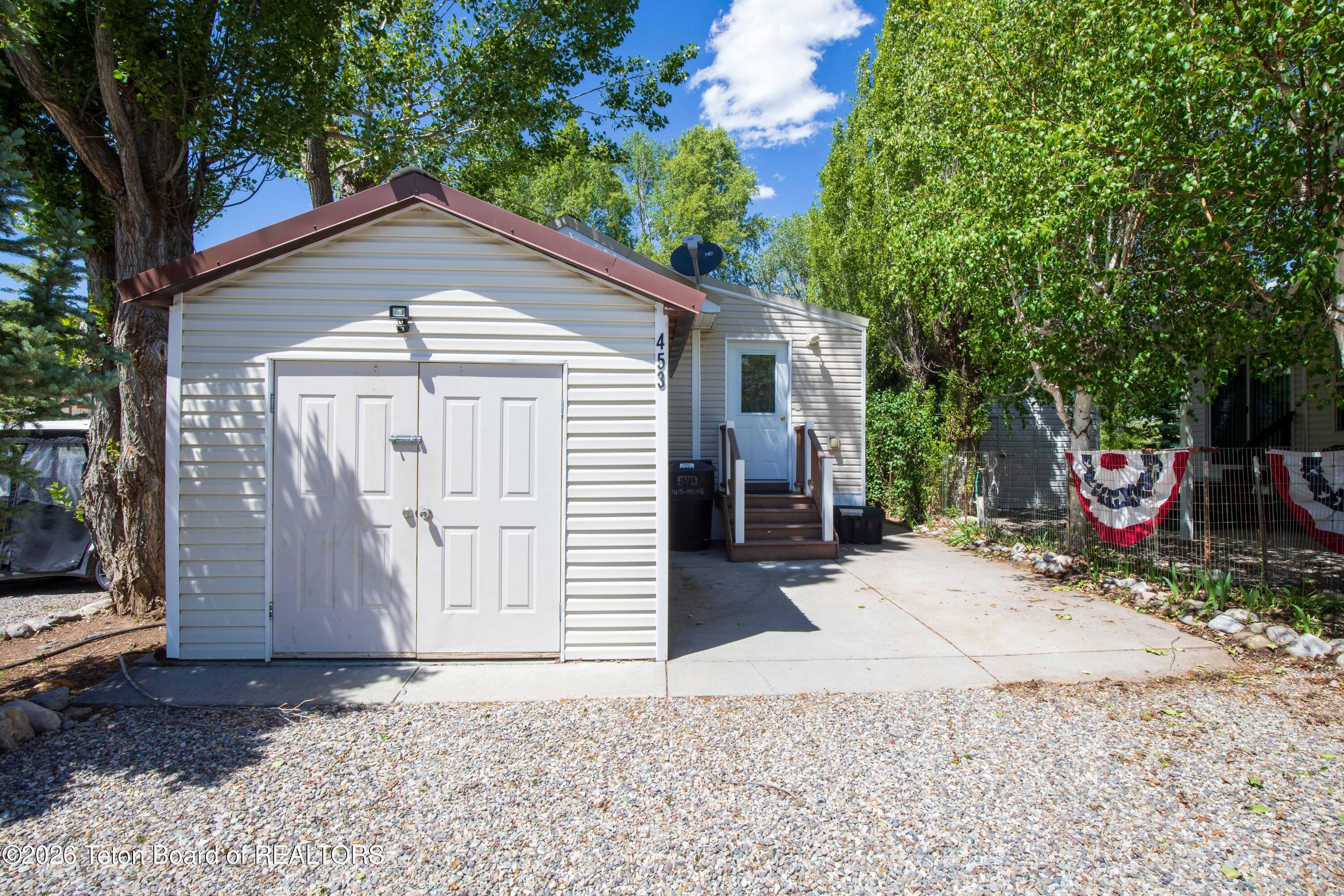 453 RIM Road