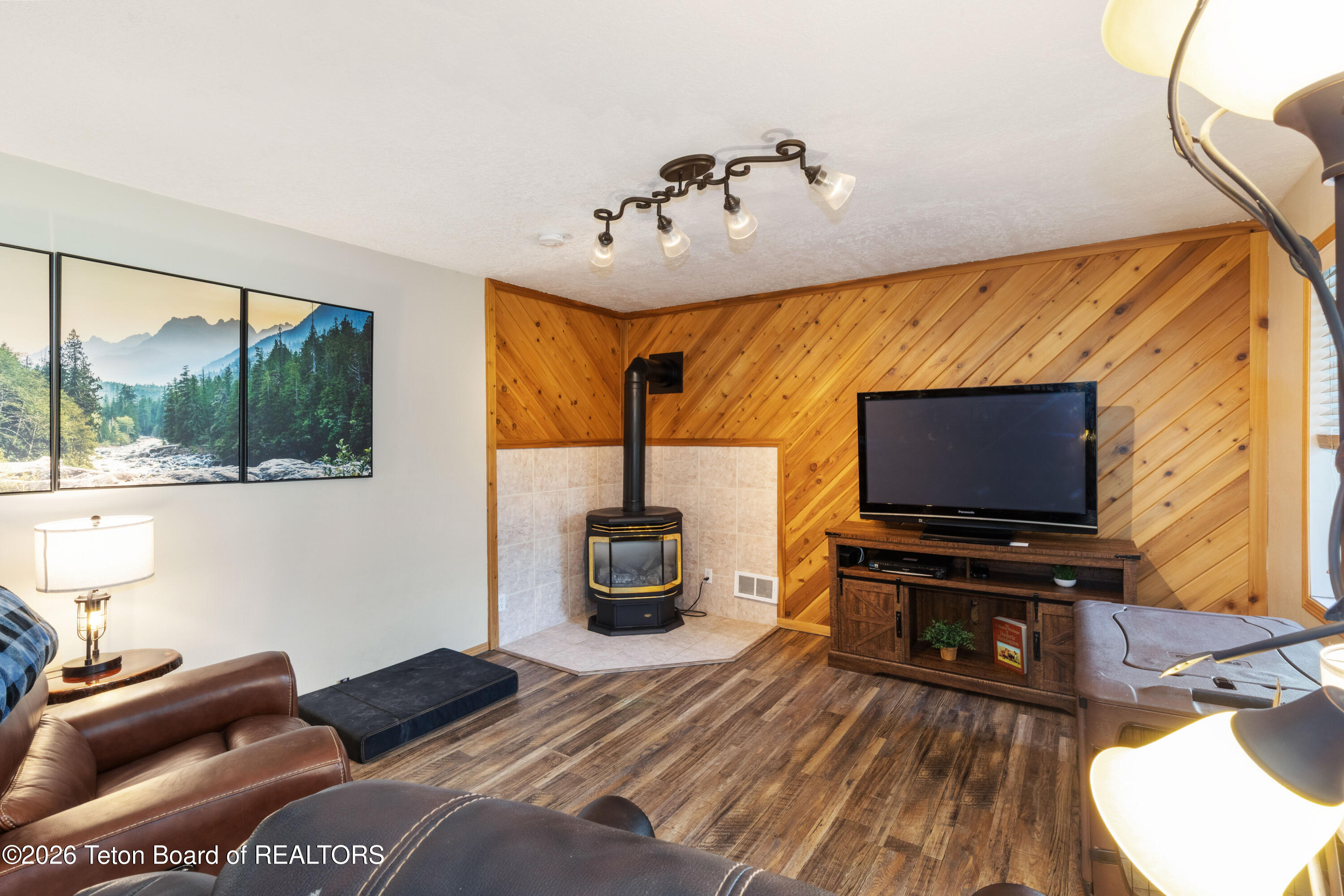 67 HILLSIDE Circle