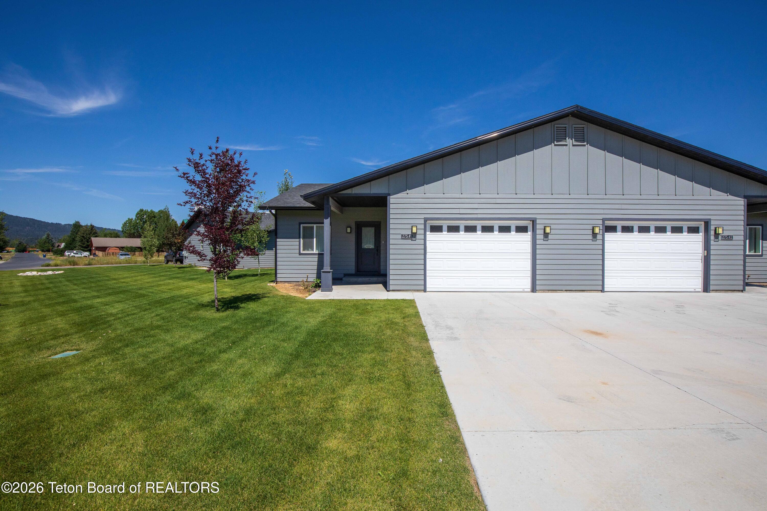 275 RIVER VIEW Circle 1