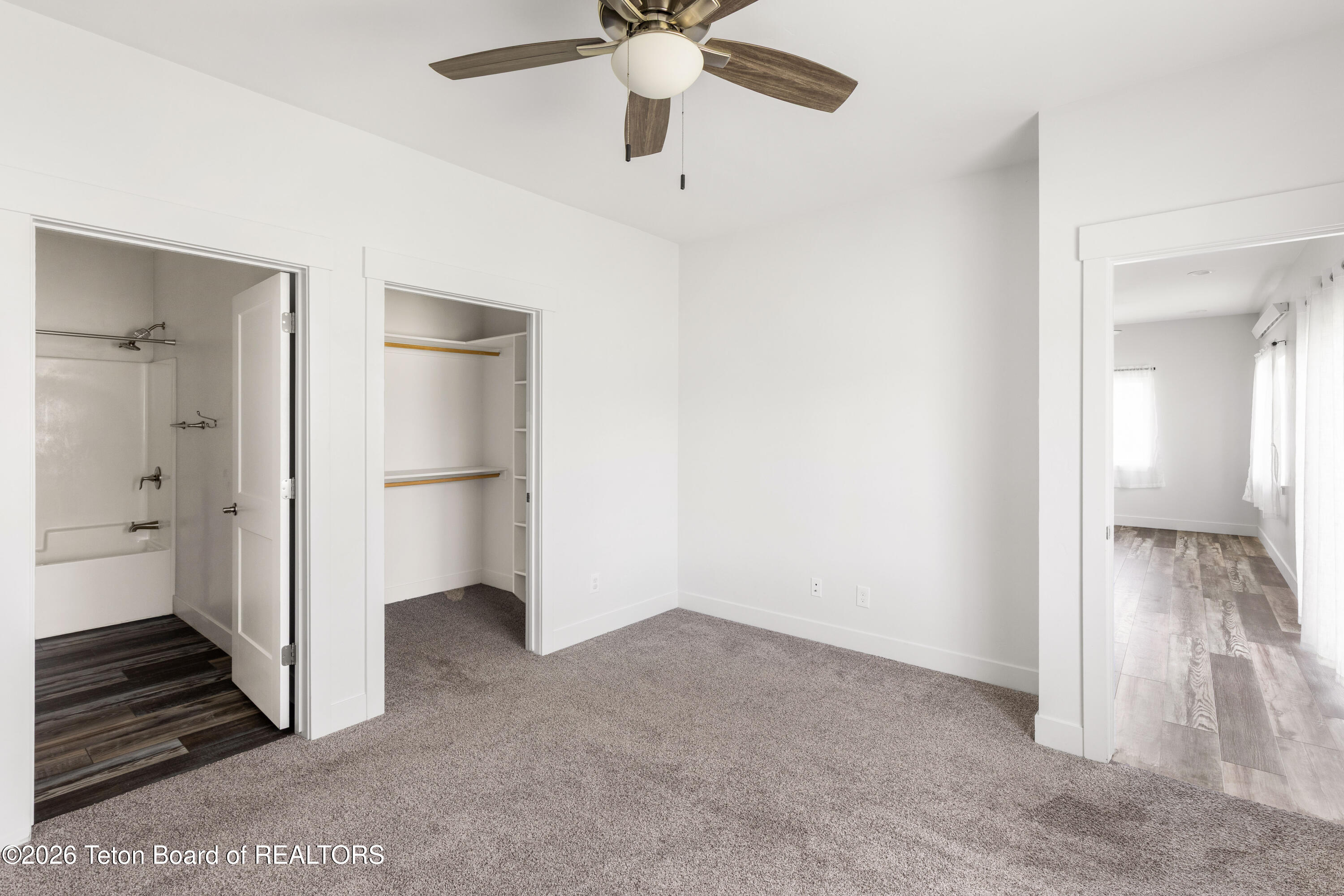275 RIVER VIEW Circle 1