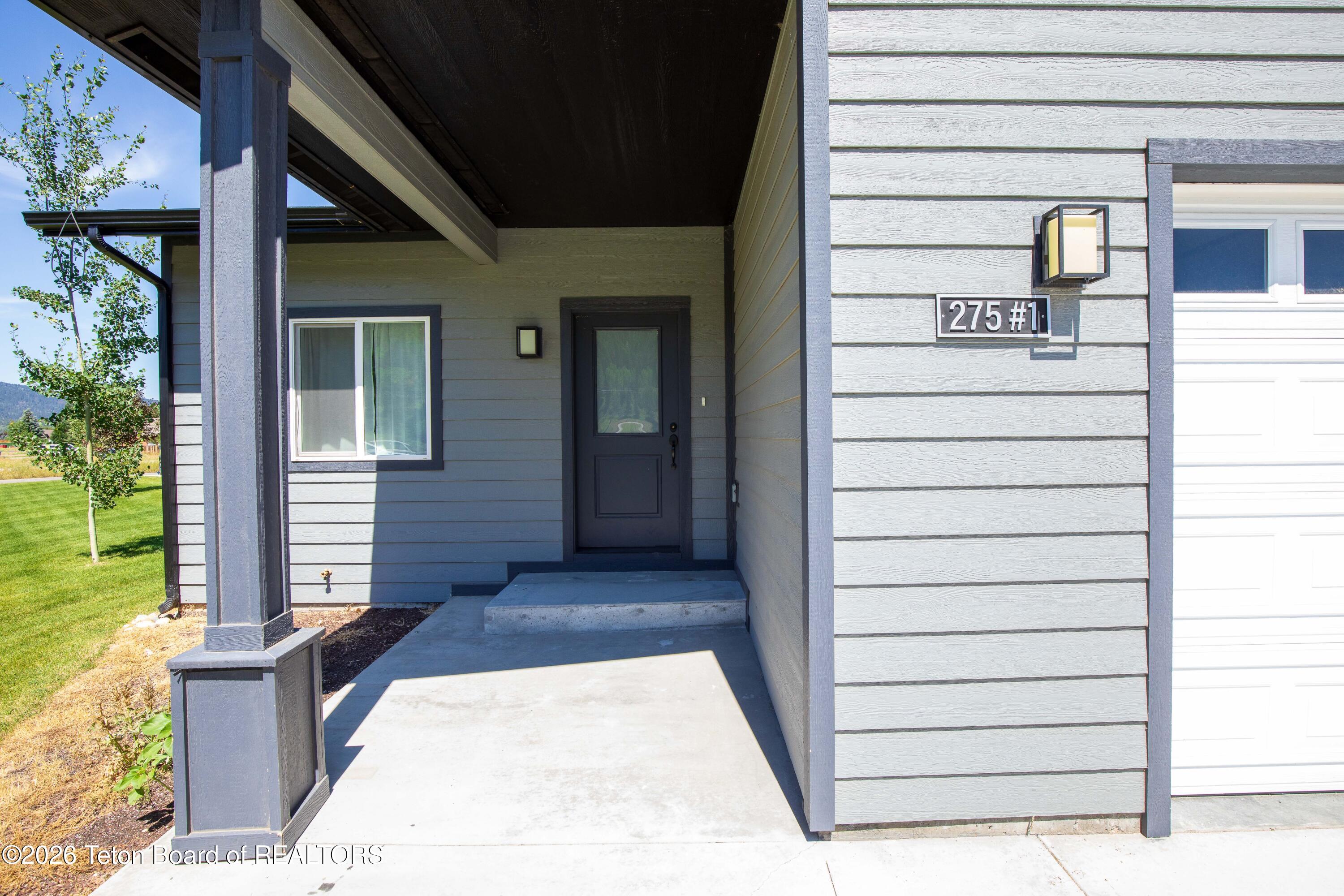 275 RIVER VIEW Circle 1