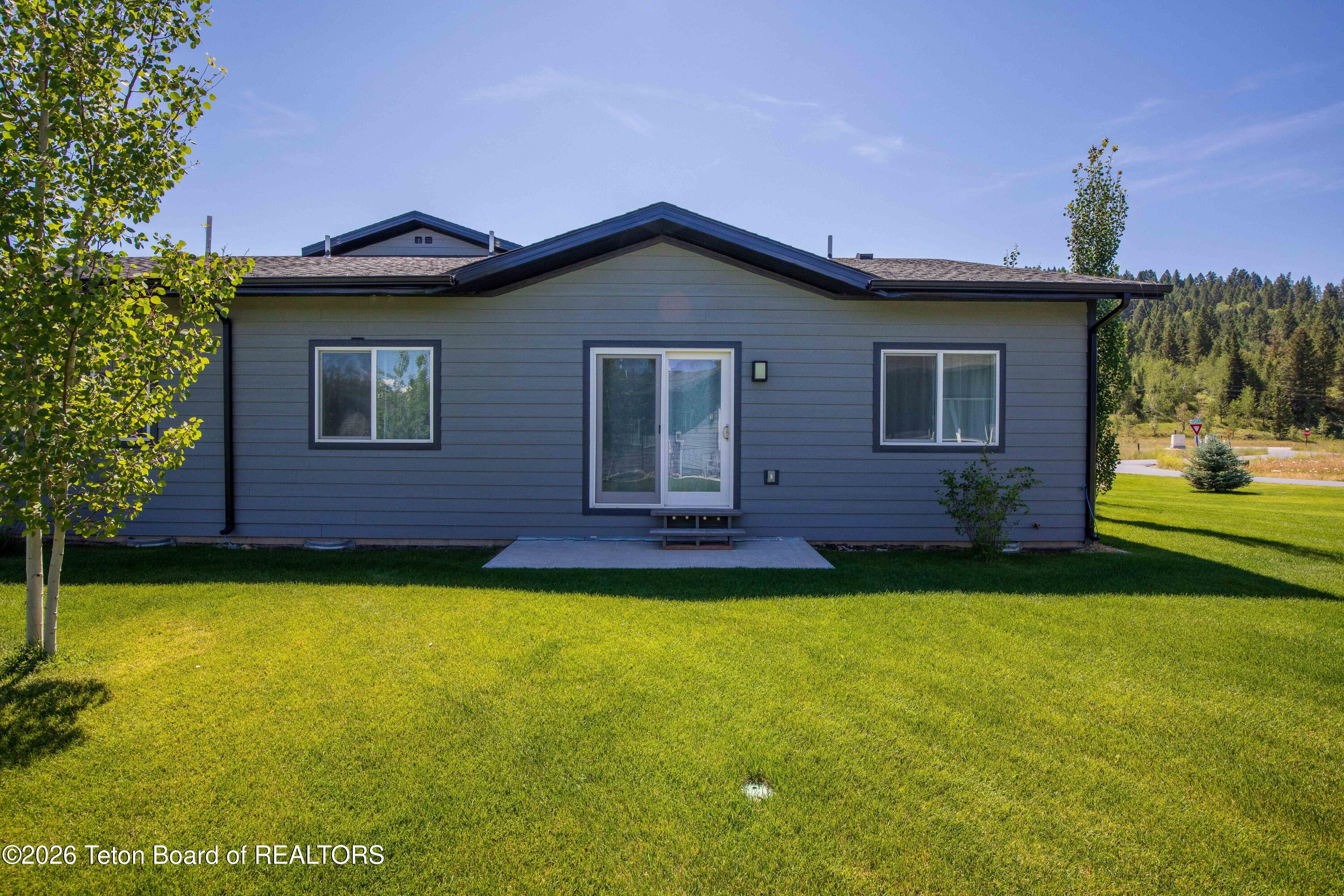 275 RIVER VIEW Circle 1
