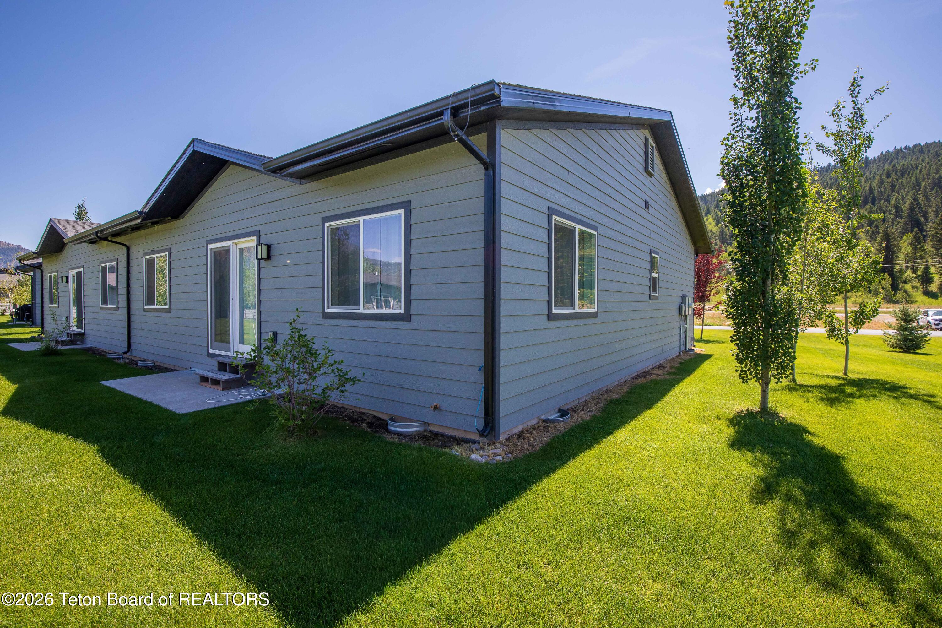 275 RIVER VIEW Circle 1