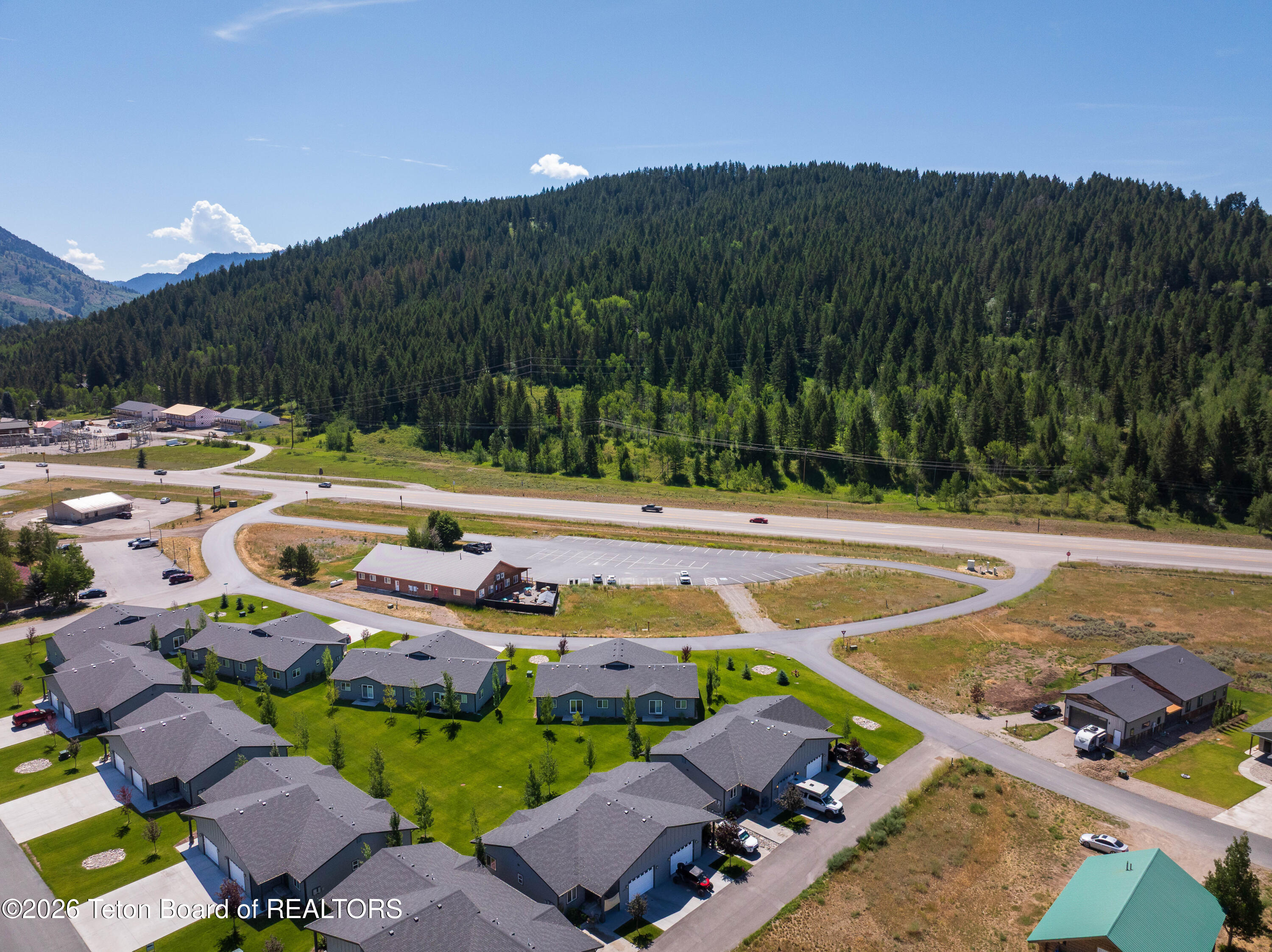 275 RIVER VIEW Circle 1