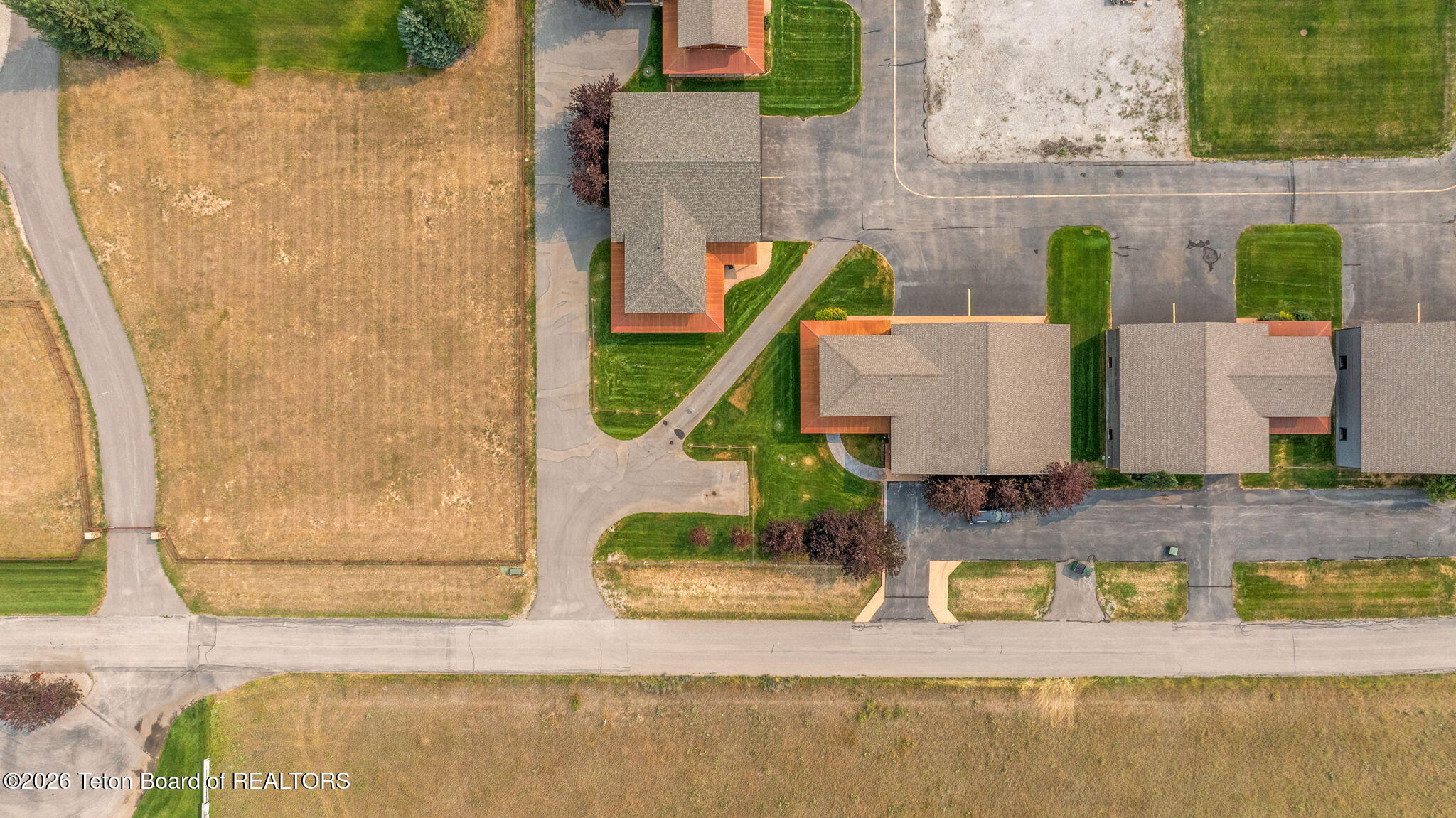 322 AIRPORT Drive 6