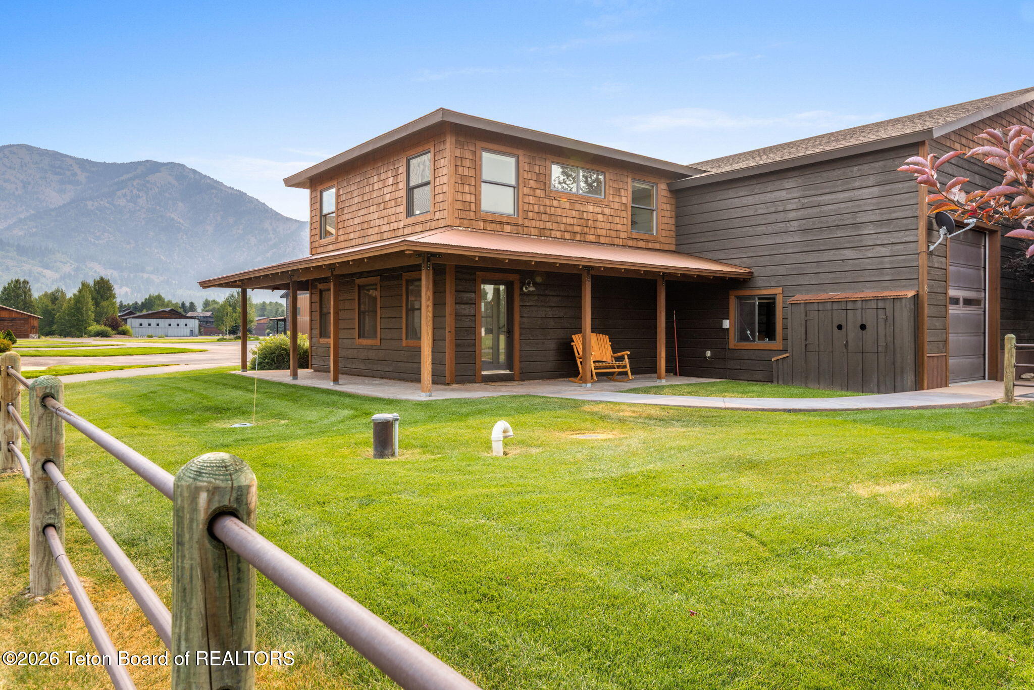 322 AIRPORT Drive 6