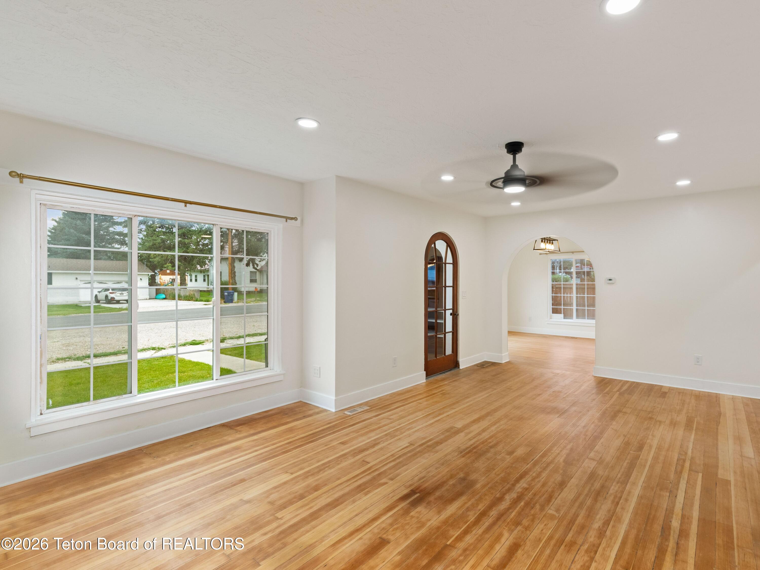62 W 4TH Avenue