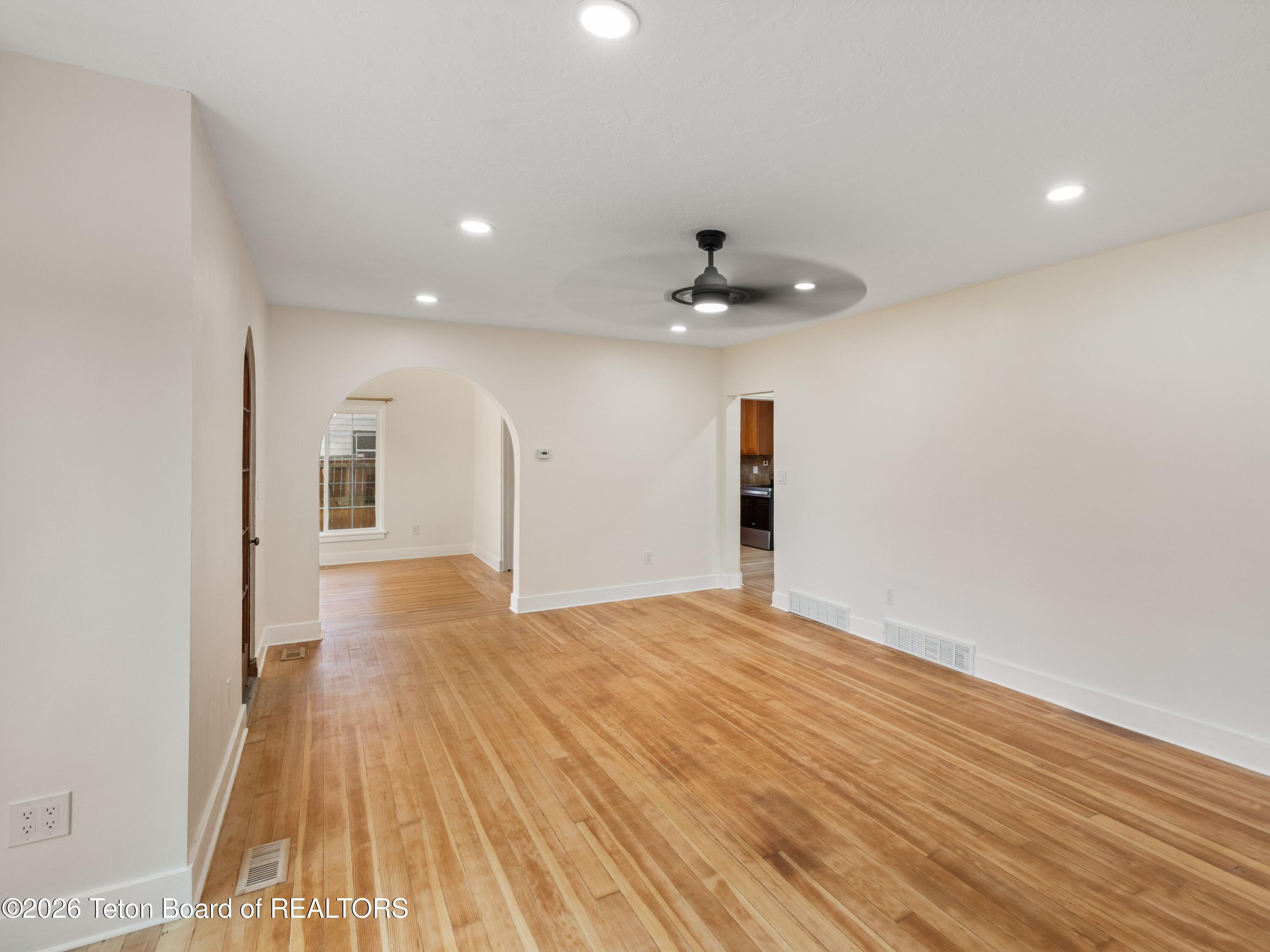 62 W 4TH Avenue