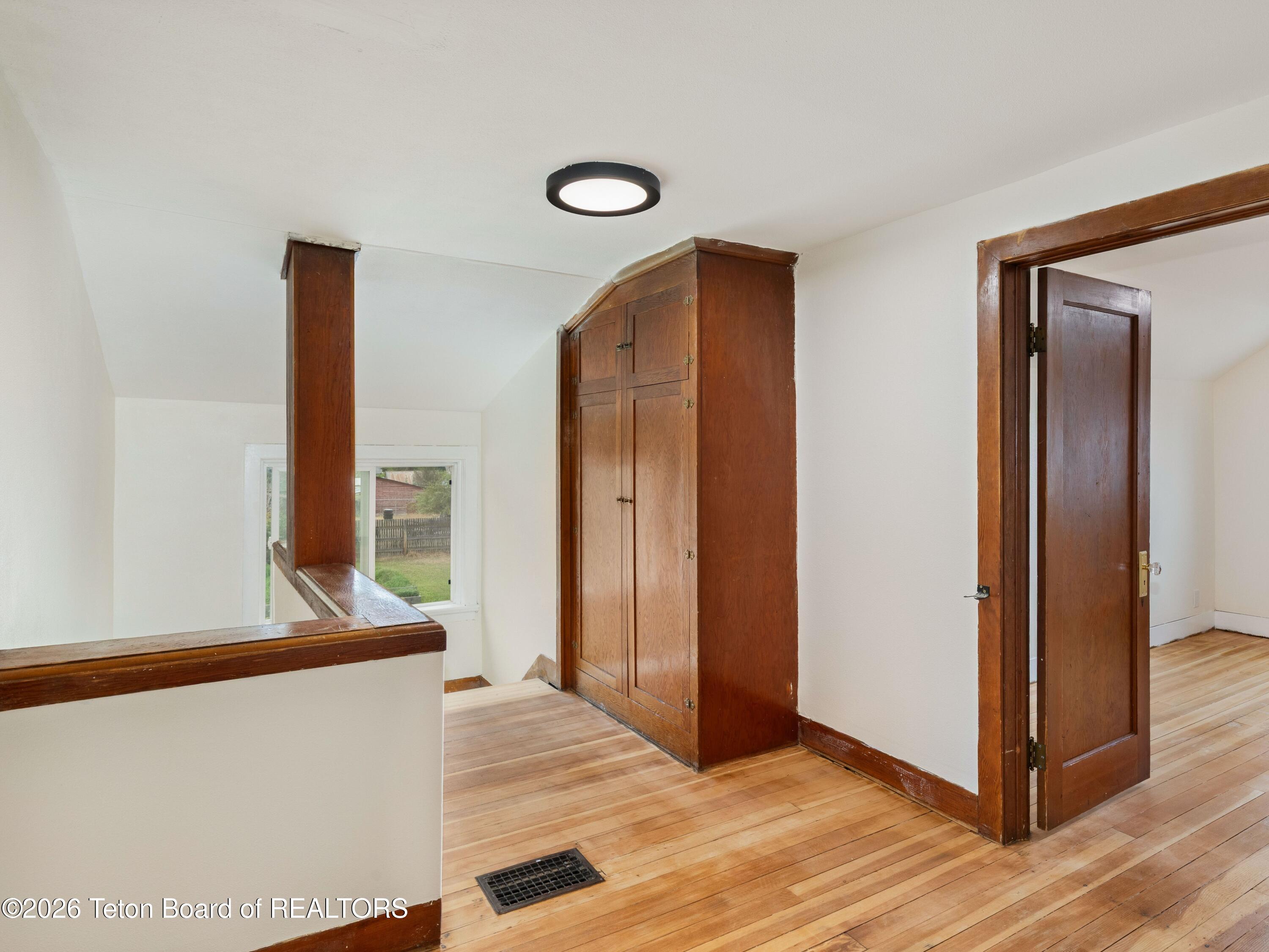 62 W 4TH Avenue
