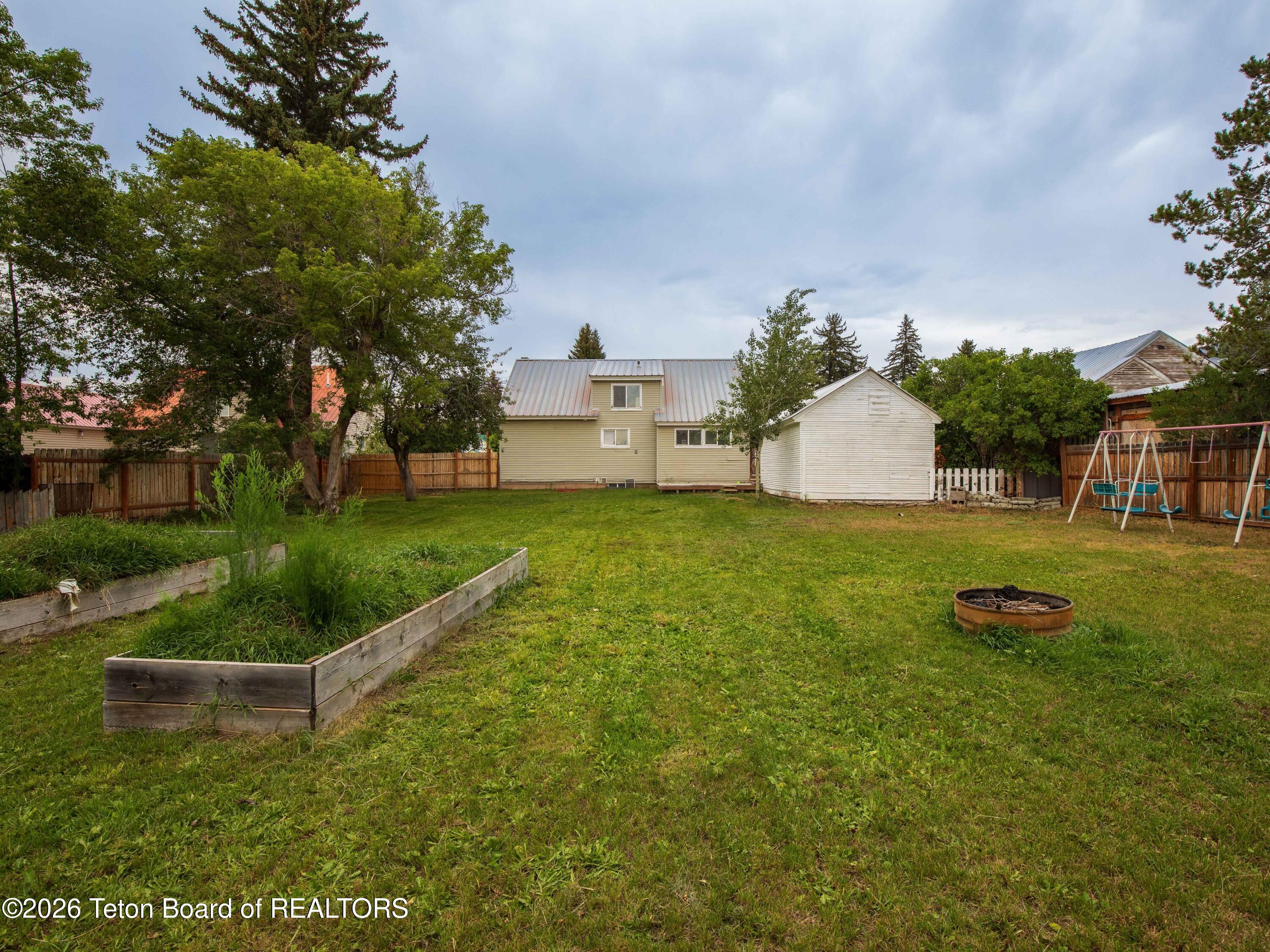 62 W 4TH Avenue