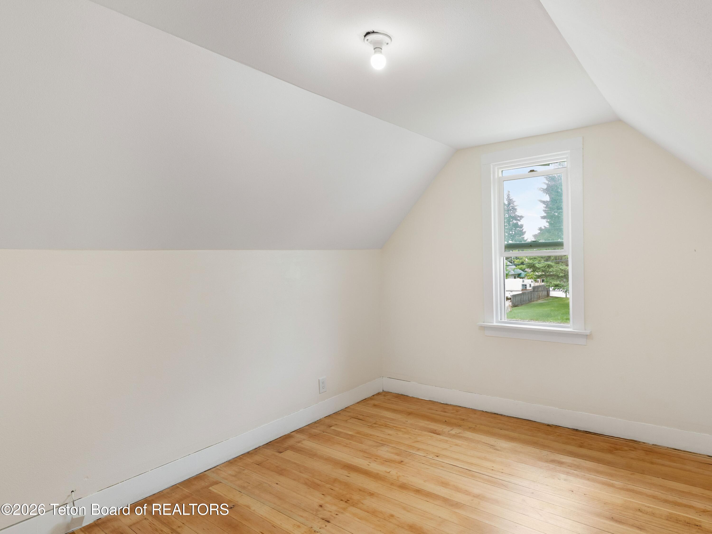 62 W 4TH Avenue